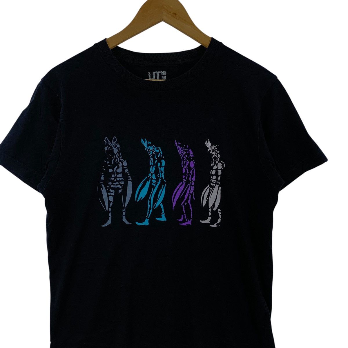 Uniqlo UNIQLO x ULTRAMAN Alien Baltan Barutan Seijin Tee Shirt Size US S / EU 44-46 / 1 - 5 Thumbnail