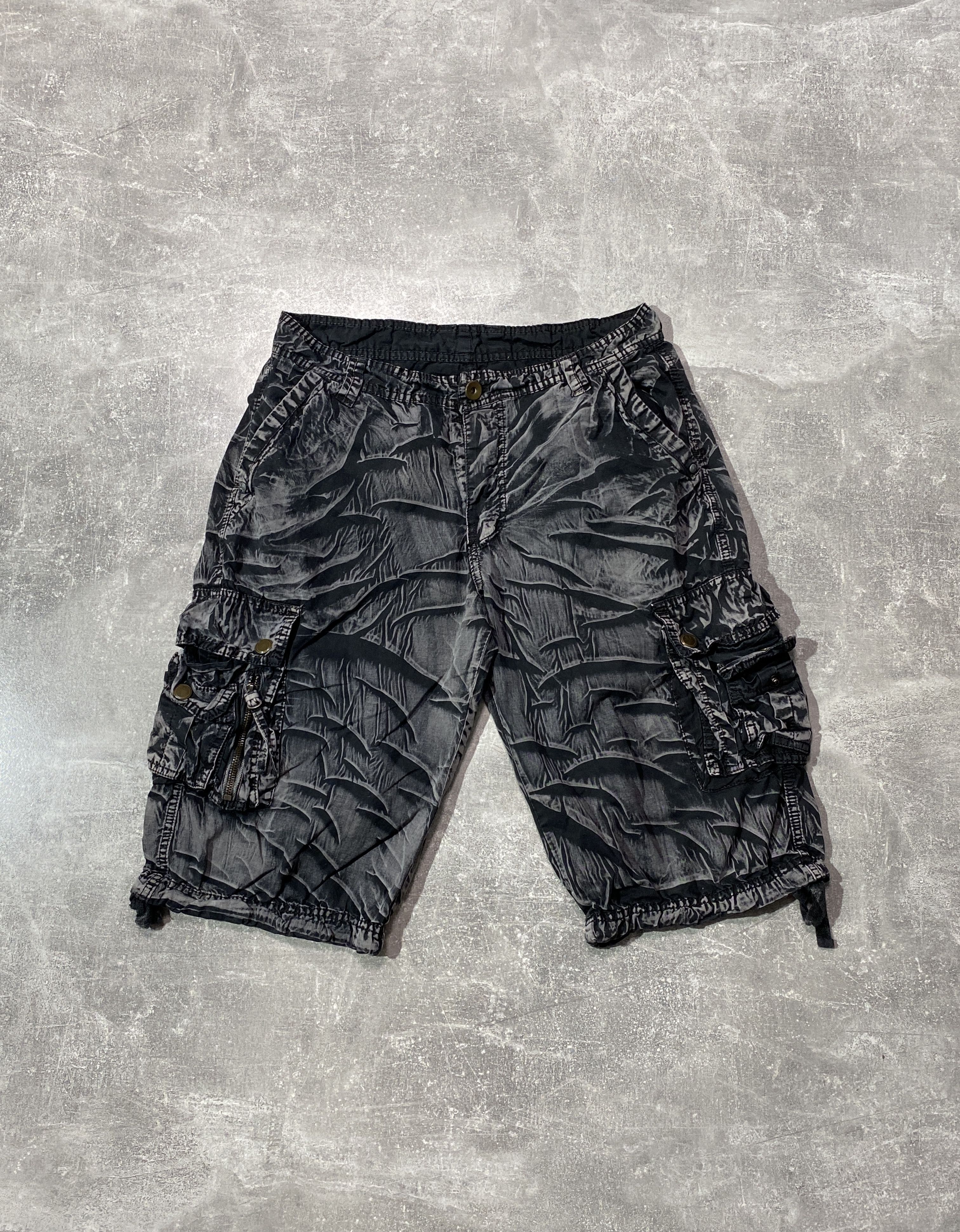 Japanese Brand Vintage Y2K Dark Washed Cargo Shorts Size US 32 / EU 48 - 1 Thumbnail