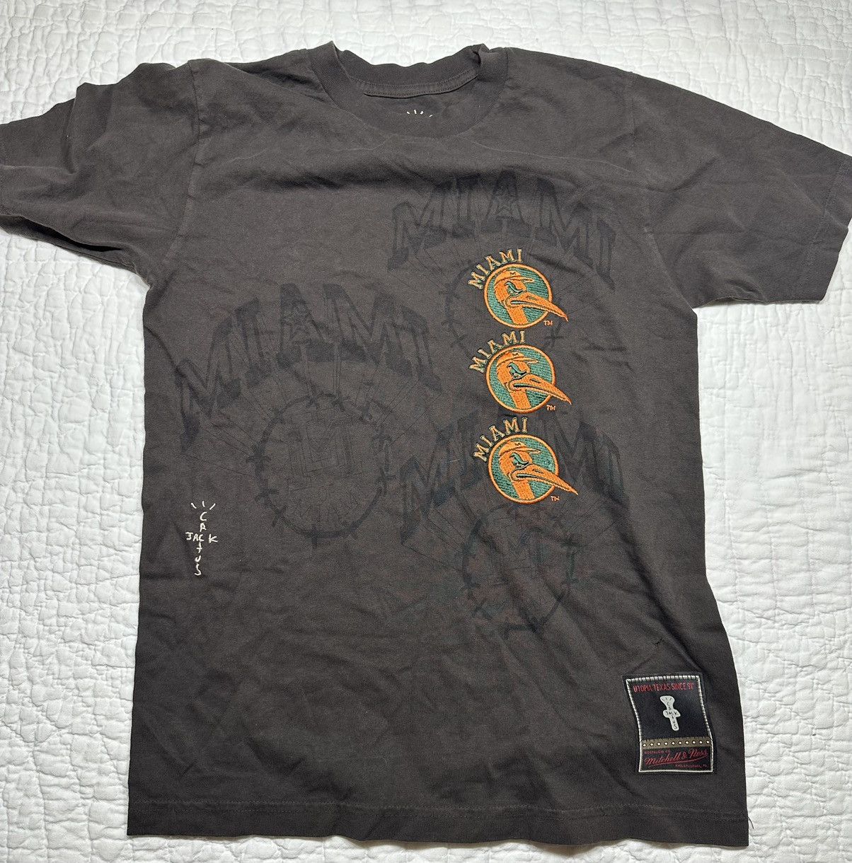 Mitchell & Ness × Travis Scott TRAVIS SCOTT MIAMI COLLAB TEE/ MITCHELL AND NESS SMALL RARE Size US S / EU 44-46 / 1 - 1 Thumbnail