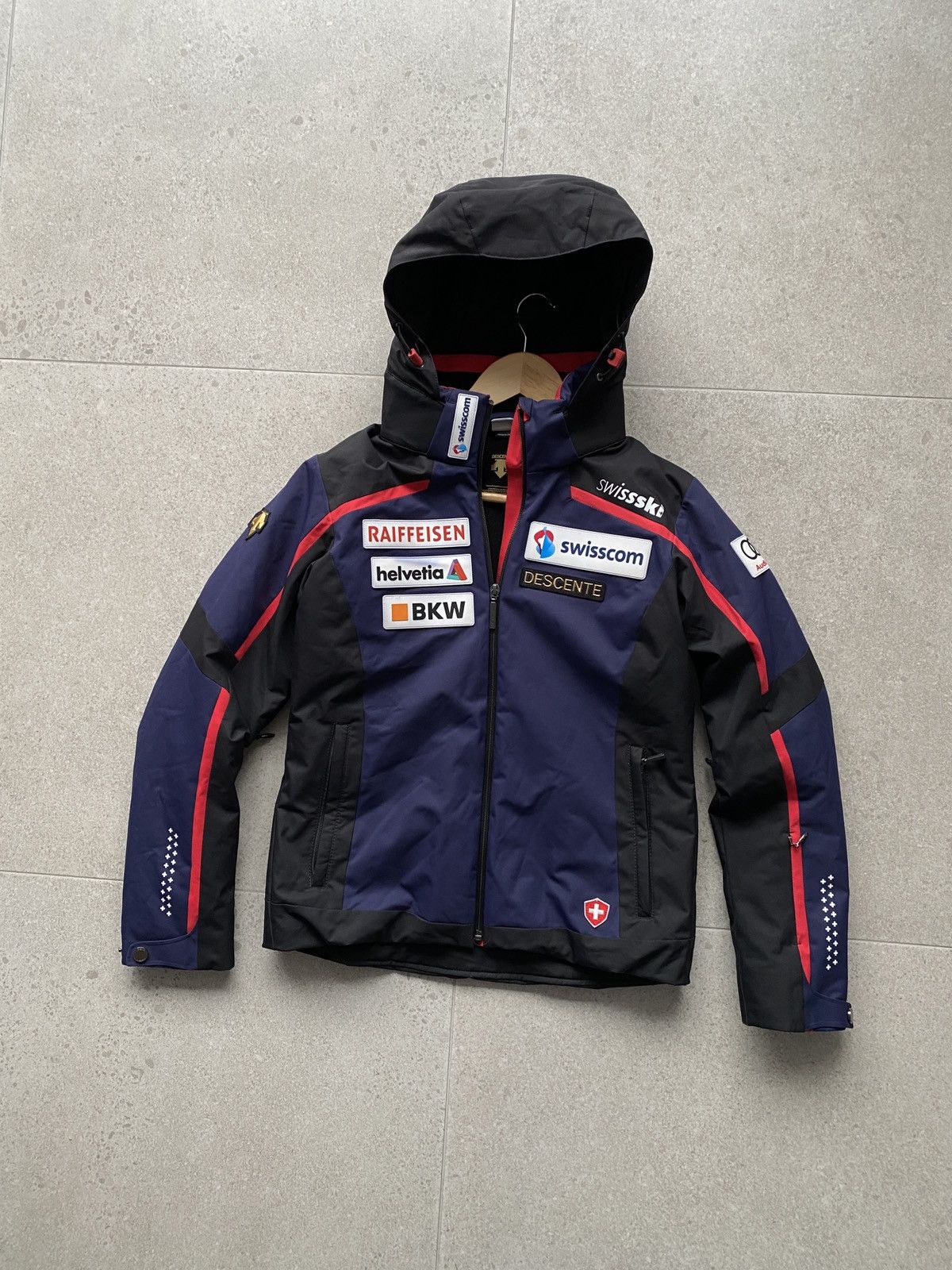 image of Descente Sky Jacket in Navy, Women's (Size Small)