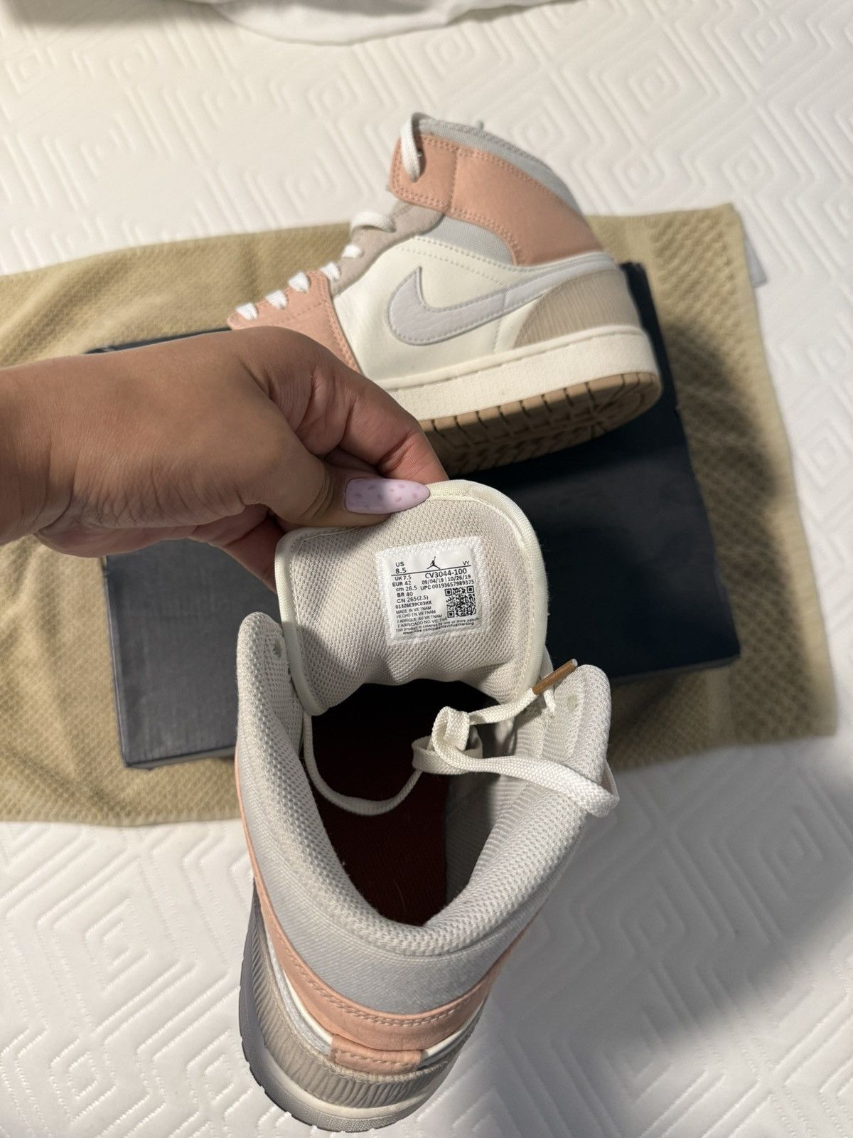 Nike Air Jordan 1s Size US 10 / IT 40 - 4 Thumbnail