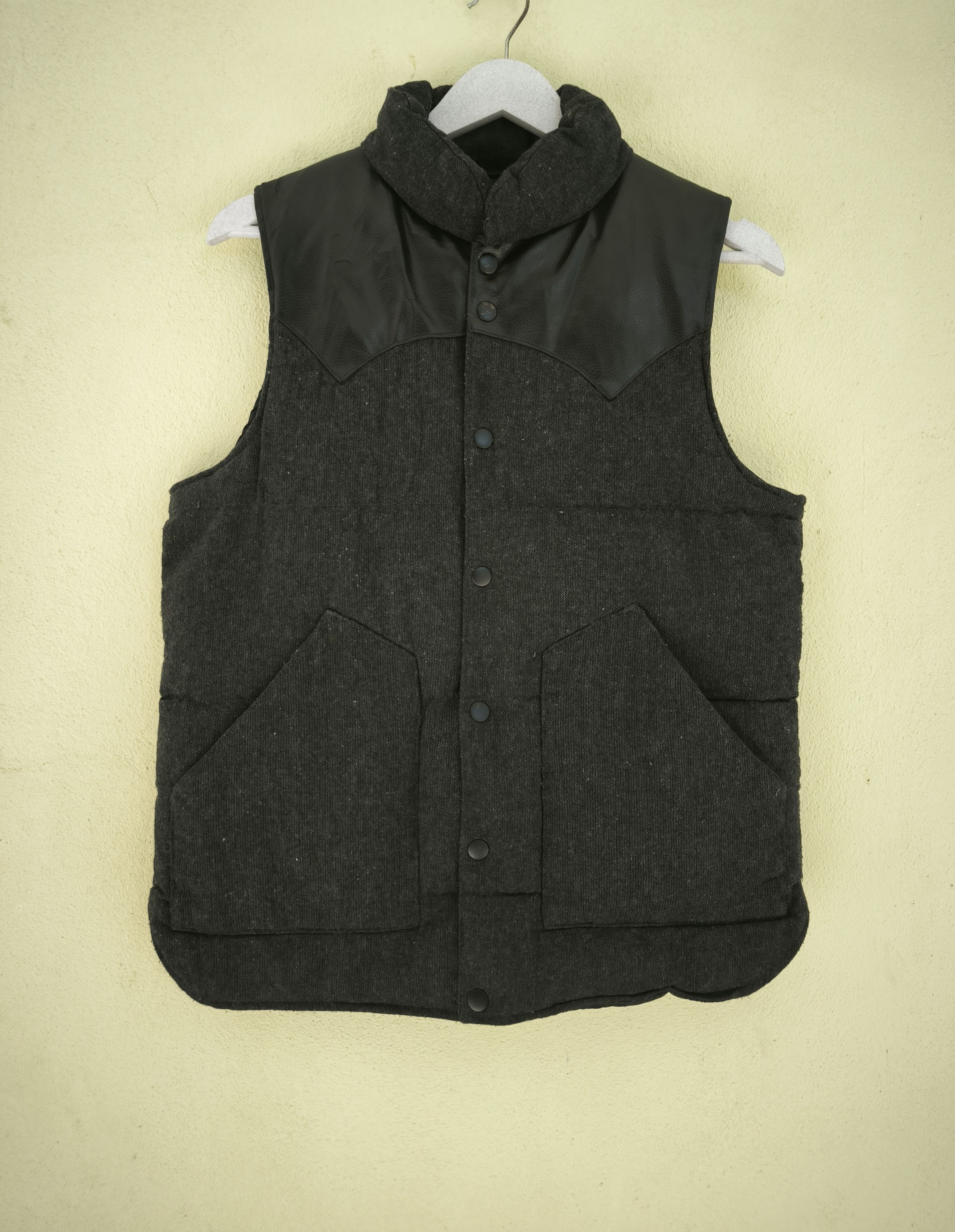 BODY WAVE puffer vest