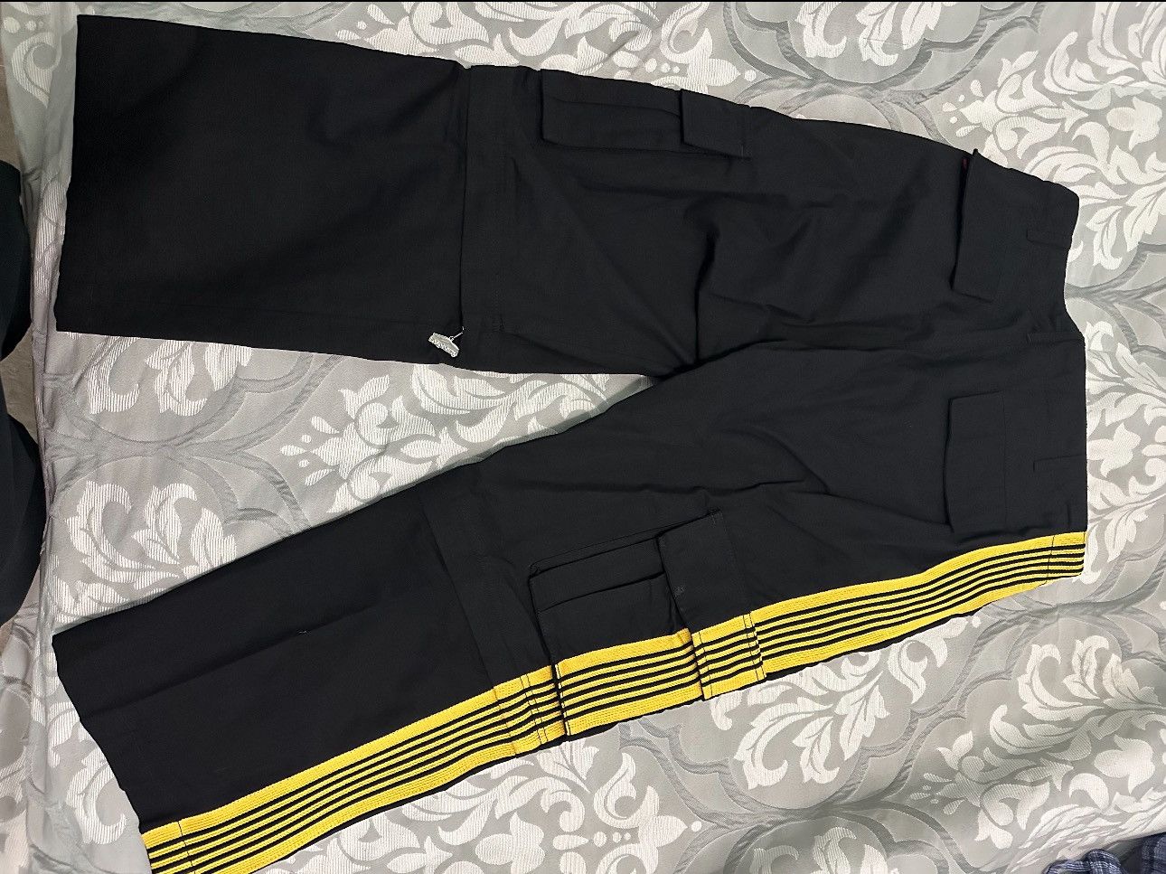 Vintage GV (Gold/Vintage) Gallery Raspberry Convertible Cargo Pants Size US 32 / EU 48 - 2 Thumbnail