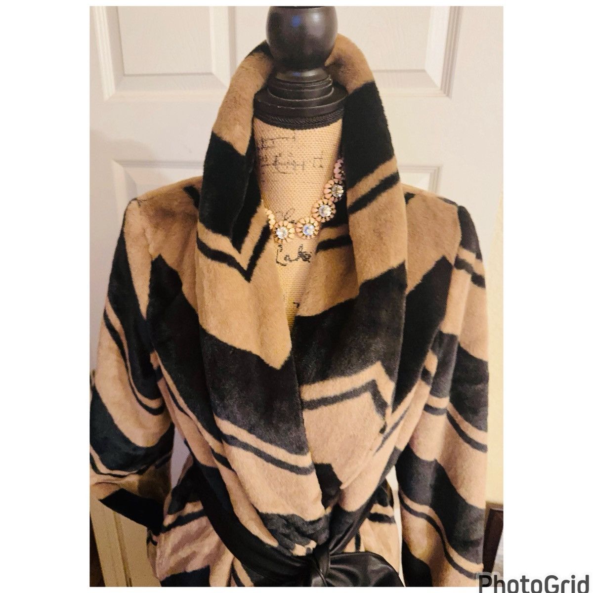 Banana Republic Banana Republic Faux Fur Coat with Leather Belt Size S / US 4 / IT 40 - 7 Thumbnail