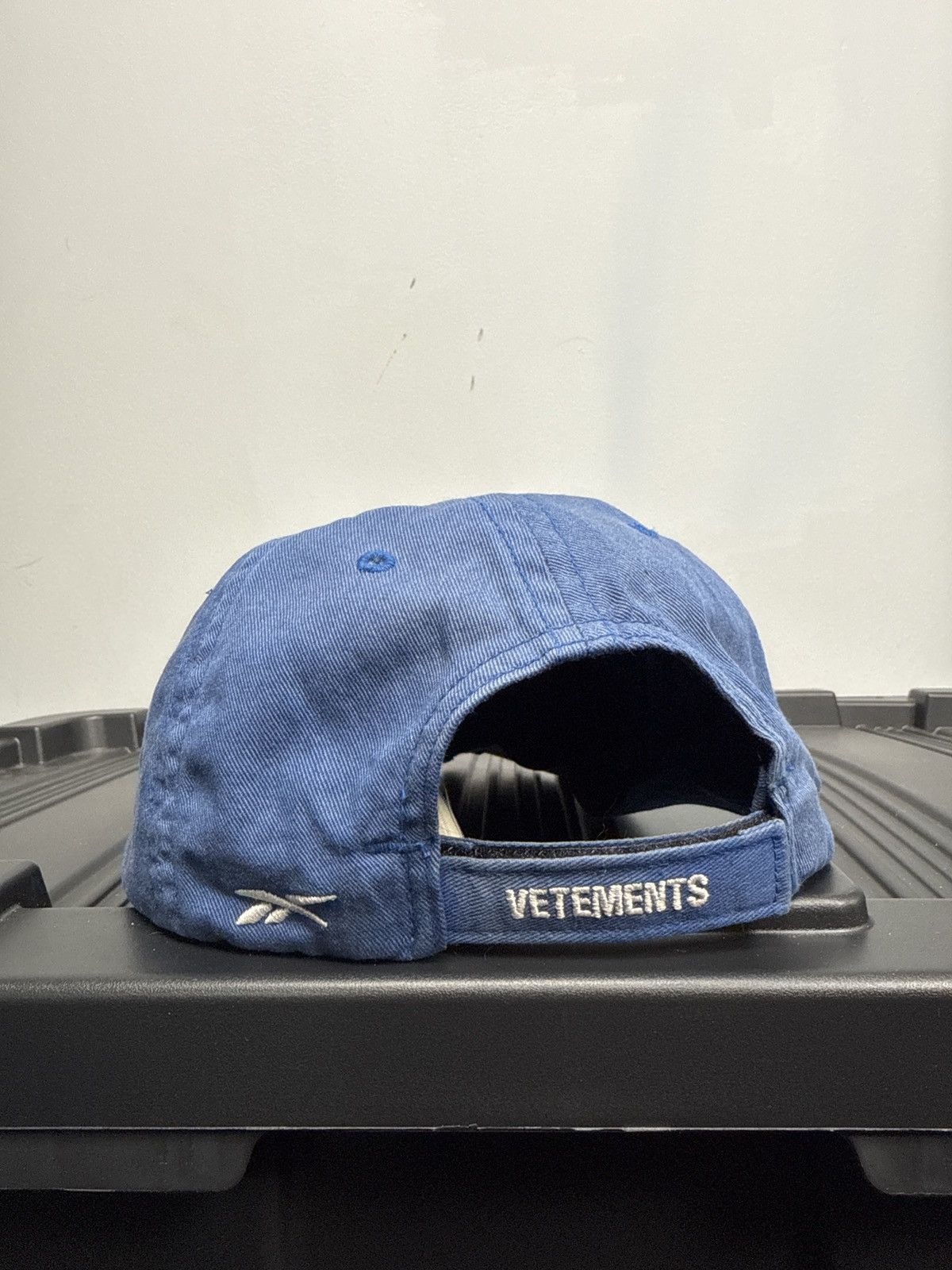 Reebok × Vetements Reebok x Vetements Embroidered Thursday