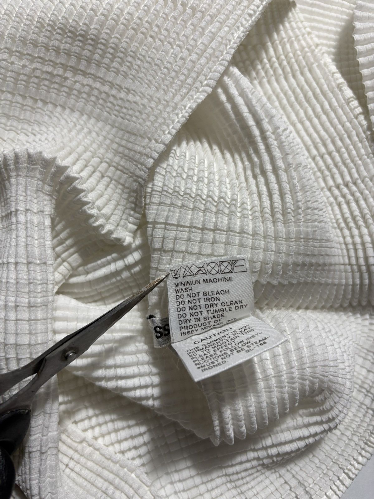 Issey Miyake ISSEY MIYAKE PLEATED HIGH-NECK BUTTON UP CARDIGAN Size M / US 6-8 / IT 42-44 - 5 Thumbnail