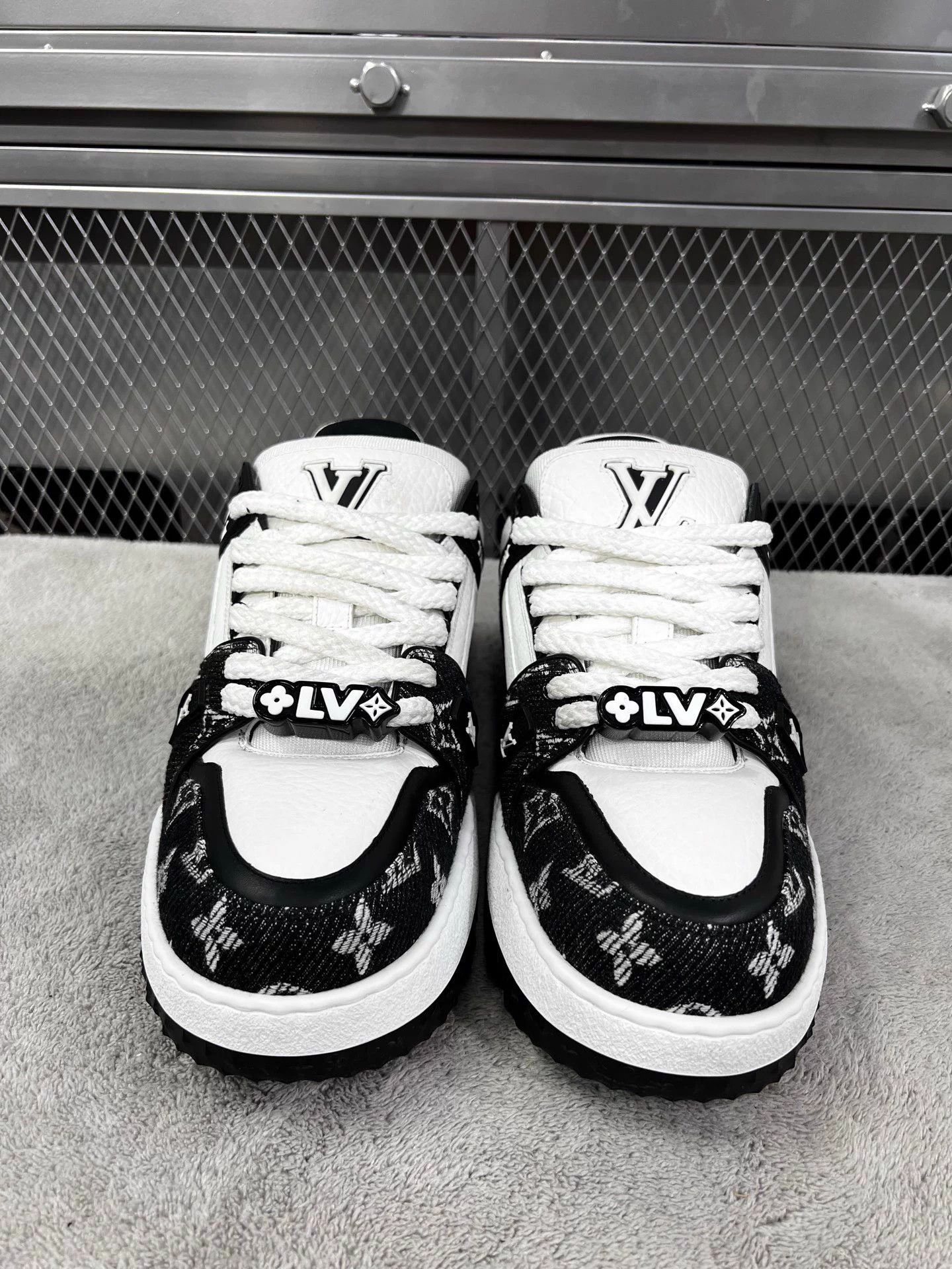 Louis Vuitton LOUIS VUITTON Trainer Maxi 44 Black White Denim Size US 11 / EU 44 - 2 Thumbnail