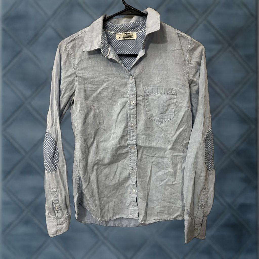 H&M H&M Women’s Fitted Button-Up Shirt Size 4 Long Sleeve Solid Blue Cotton Size S / US 4 / IT 40 - 1 Thumbnail