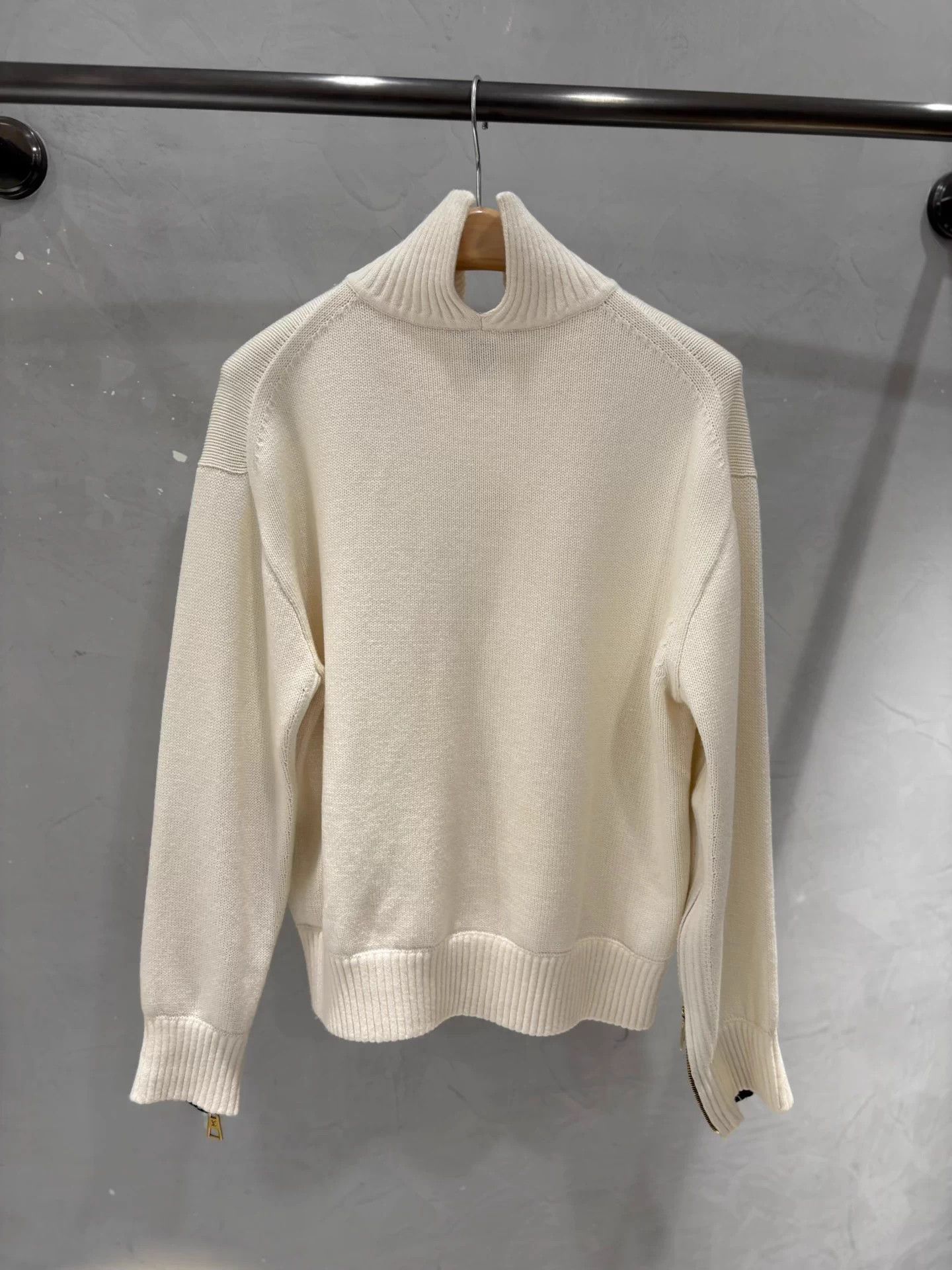 Louis Vuitton LV mint white turtleneck cashmere monogram sweater XXS Size US XXS / EU 40 - 8 Thumbnail