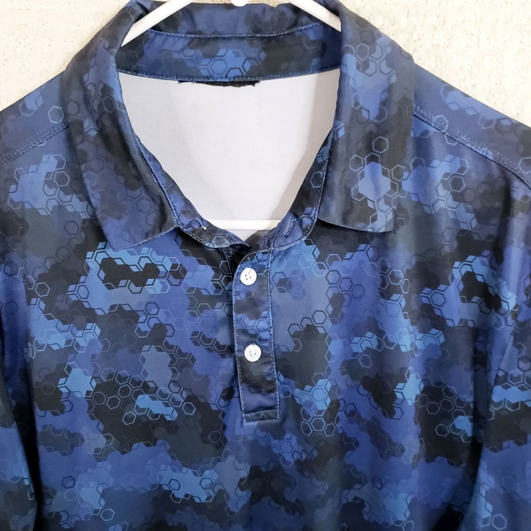 Vintage YATTA Men's M Blue Digital Camo Golf Polo Shirt Stretch Wicking UPF 40 Size US M / EU 48-50 / 2 - 3 Thumbnail