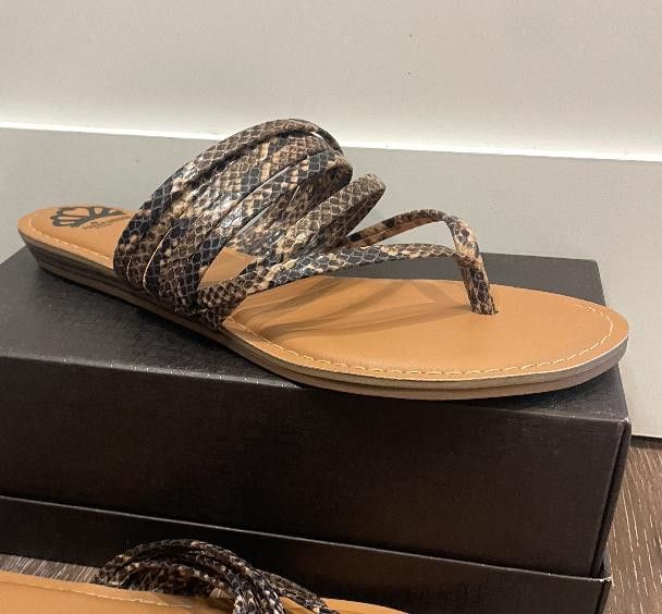 Designer Fergalicious Snake Skin Flats 9.5 Size US 9.5 / IT 39.5 - 4 Thumbnail