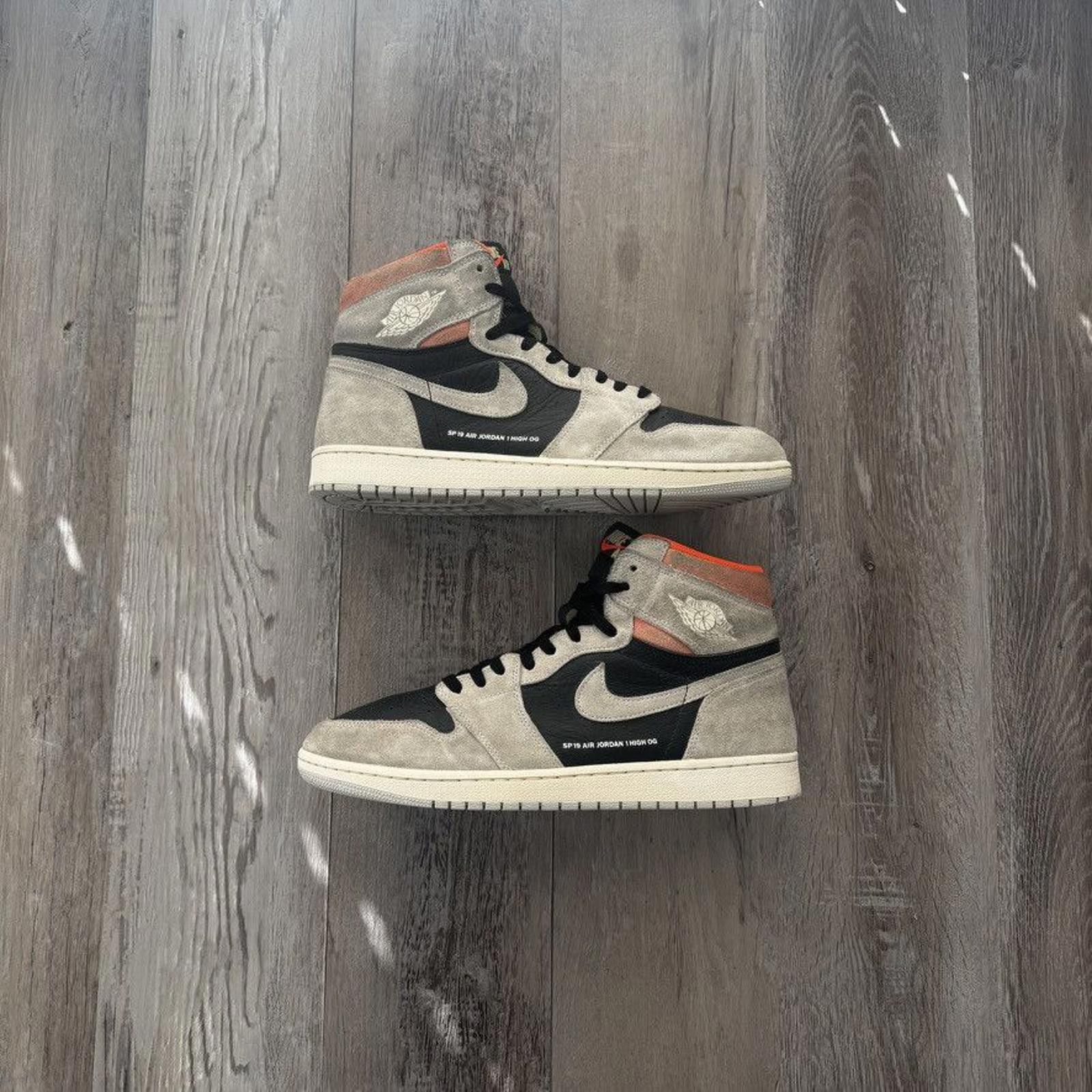 Jordan Brand NIKE • JORDAN 1 Retro "Neutral Grey/Hyper Crimson" (13M) Size US 13 / EU 46 - 1 Thumbnail