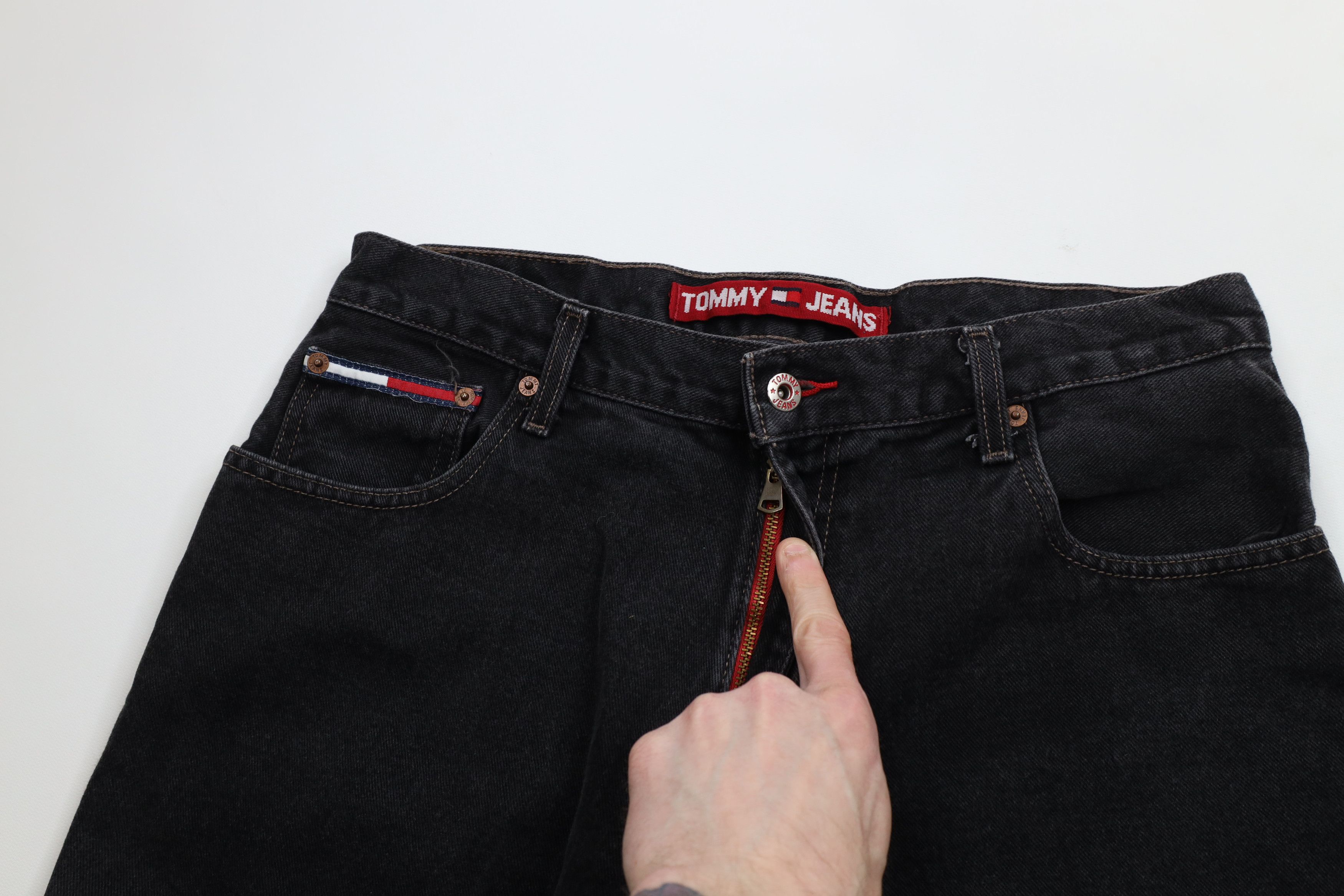 Tommy Hilfiger × Vintage Vintage 90s Tommy Hilfiger Spell Straight Leg Denim Jeans Size US 33 - 6 Thumbnail