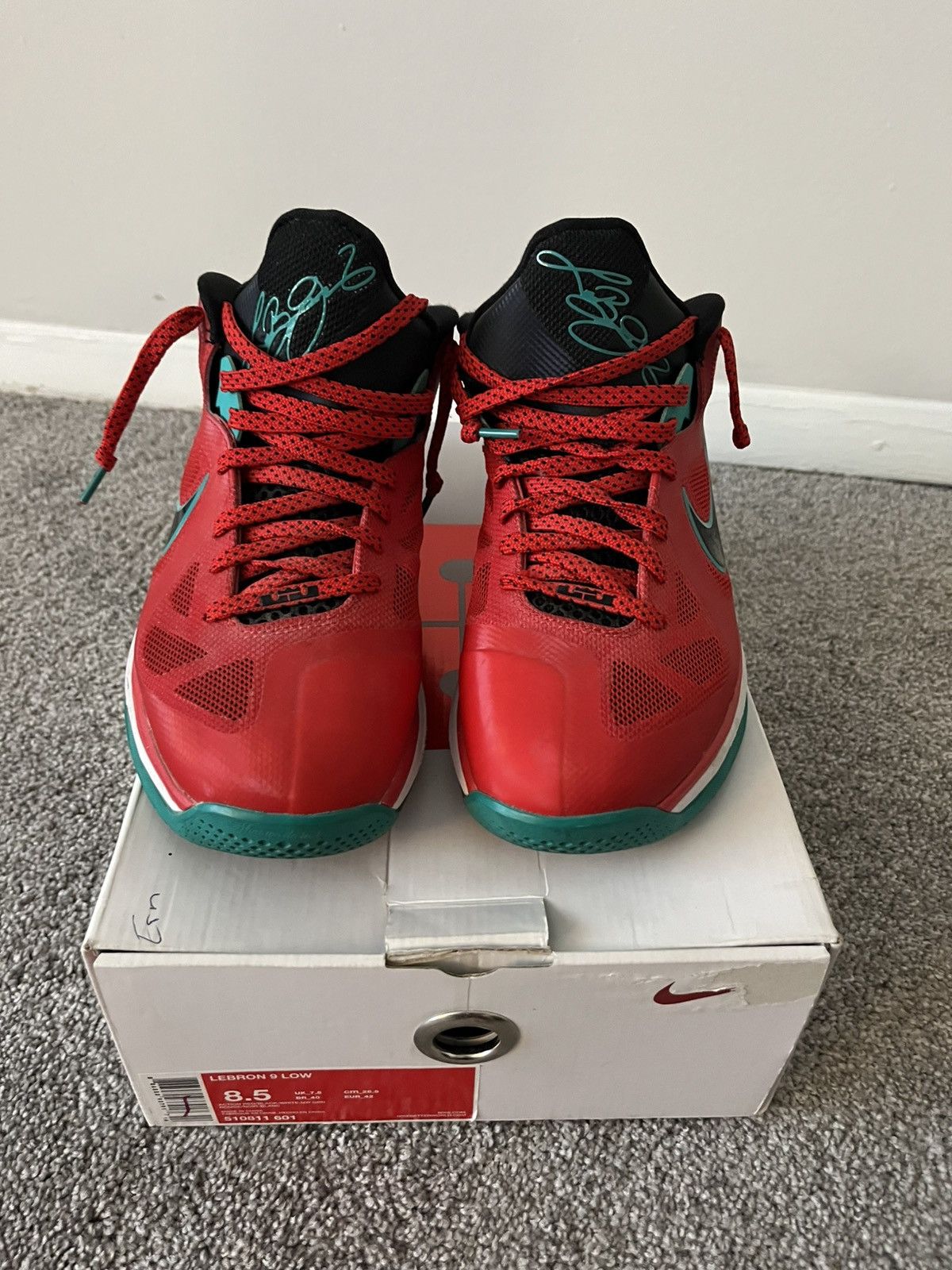 Nike Lebron 9 Liverpool Size US 8.5 / EU 41-42 - 1 Thumbnail