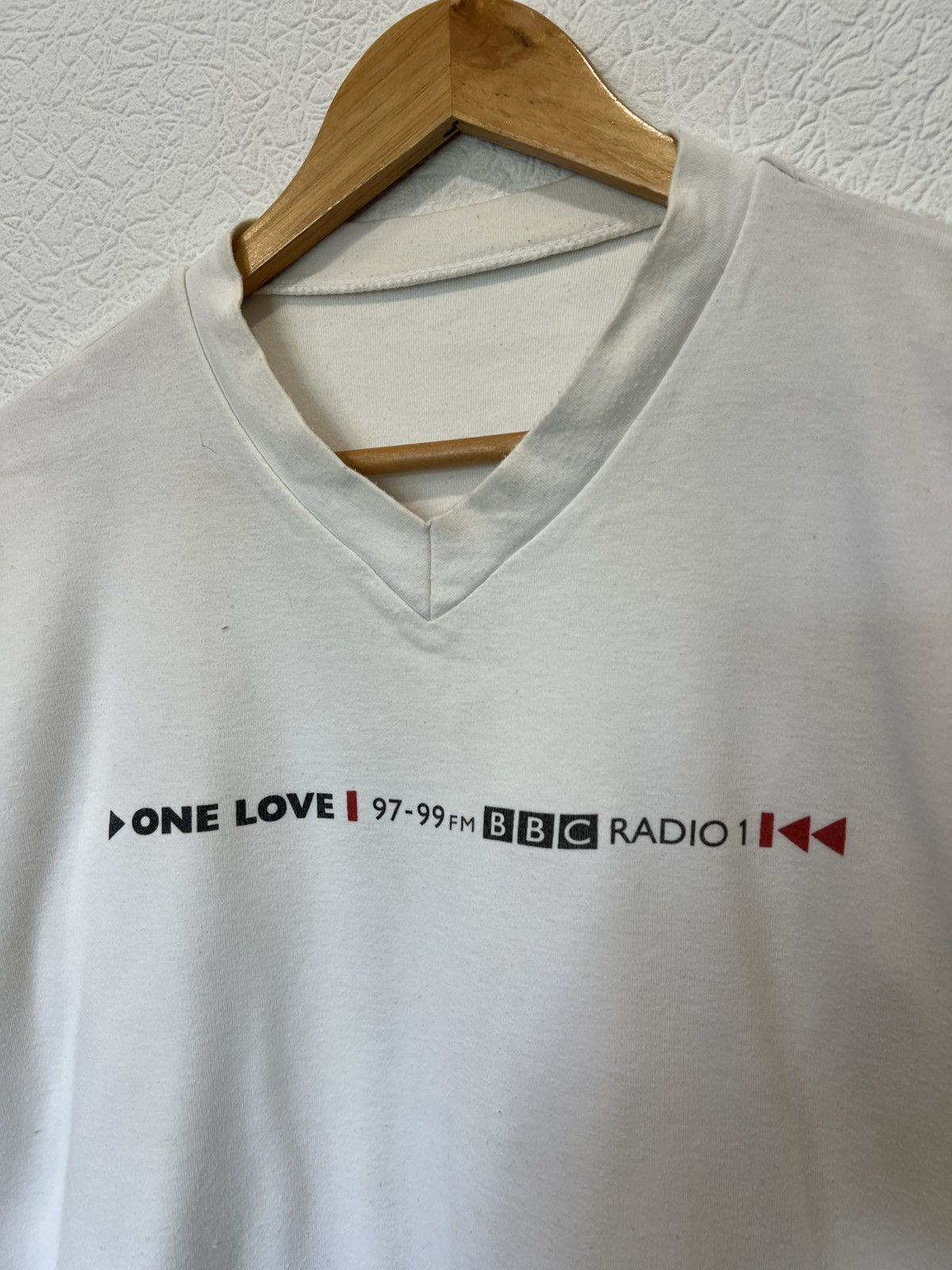Vintage Vintage Radio 1 BBC 1999 Tour T shirt Tee White Size US S / EU 44-46 / 1 - 2 Thumbnail