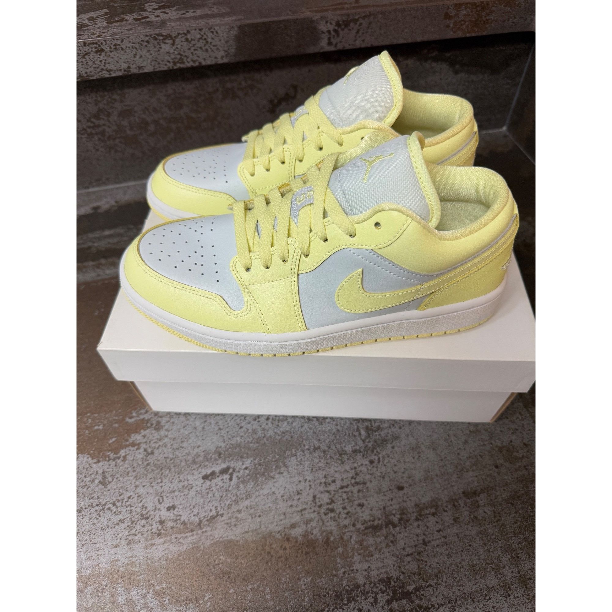 Jordan Brand Women's Jordan 1 Low Lemonade Size 8- DC0774-007 Size US 8 / IT 38 - 4 Thumbnail