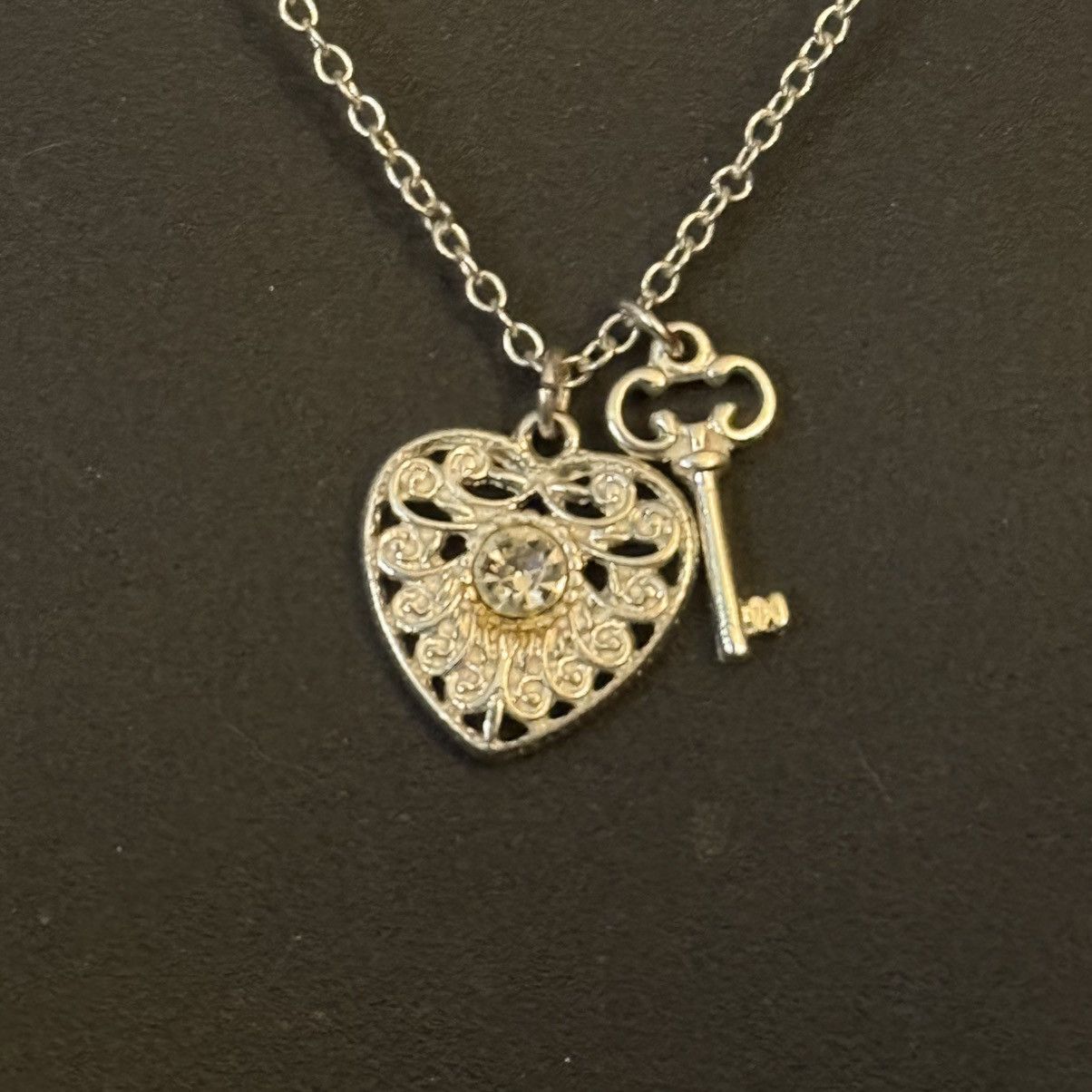 Vintage Vintage Avon Key To My Heart pendant necklace Size ONE SIZE - 6 Thumbnail