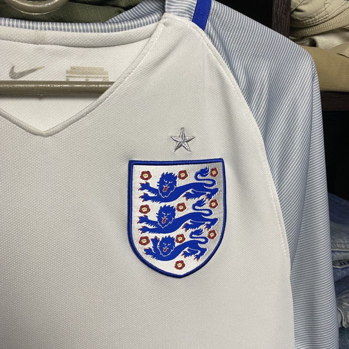Nike Mens Nike England 2018 National home soccer jersey size S Size US S / EU 44-46 / 1 - 4 Thumbnail