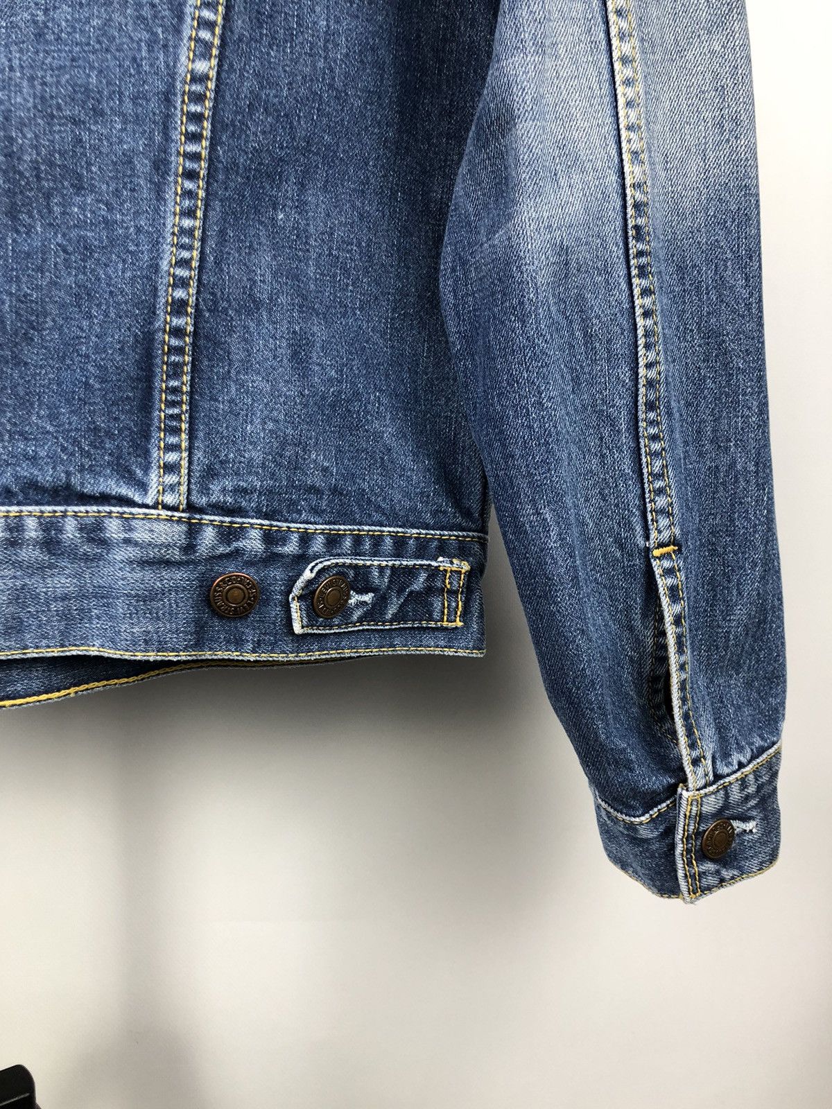 Jean × Levi's × Levi's Vintage Clothing Vintage 90's Distressed Levi's Trucker Denim Jacket Rare Size US L / EU 52-54 / 3 - 11 Thumbnail