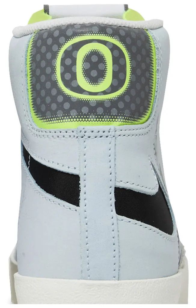 Nike *RARE* Nike Blazer Mid ‘77 Oregon Ducks PE size 11.5 Size US 11.5 / EU 44-45 - 6 Thumbnail