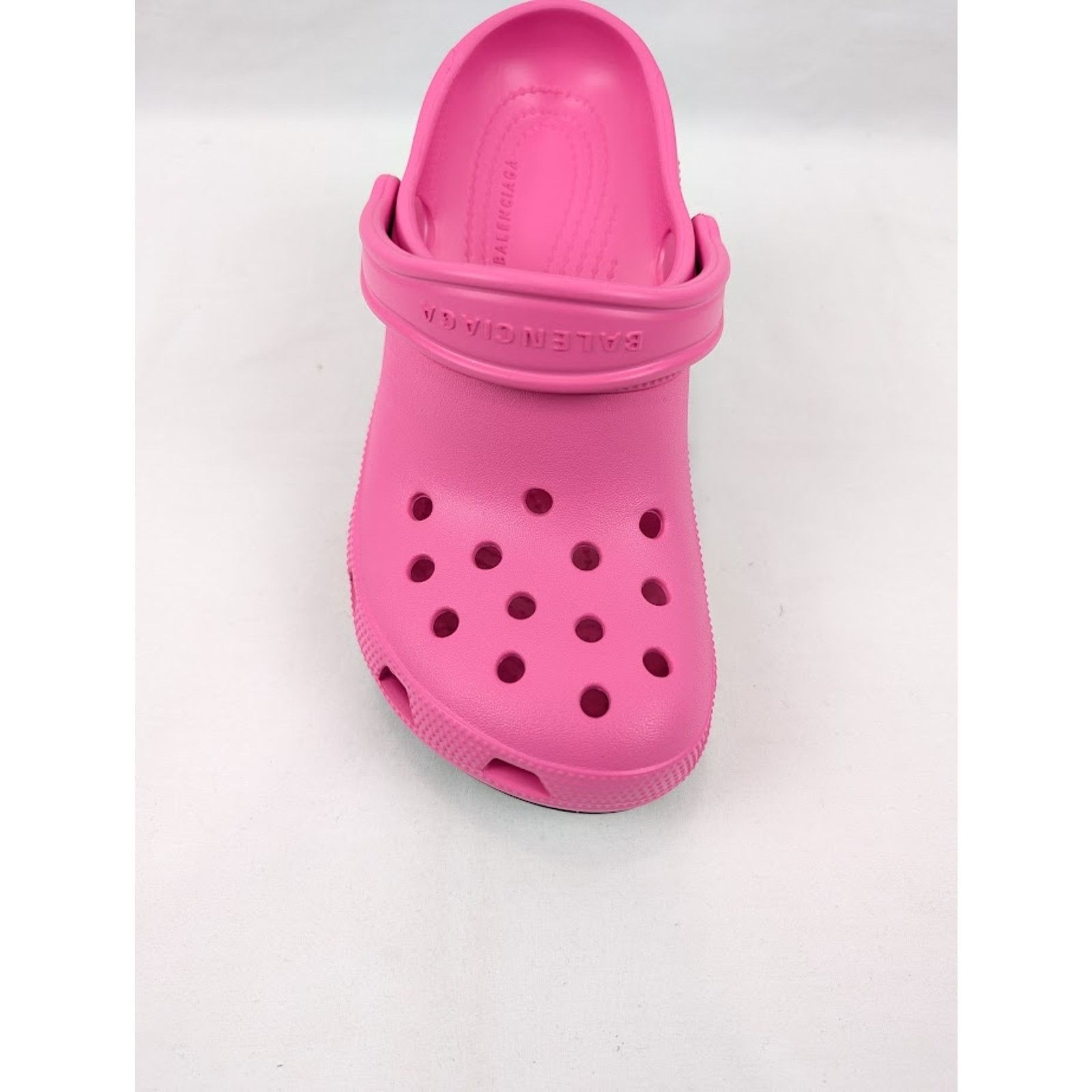 Balenciaga o1rshd1 Rubber Crocs Madame in Electric Pink Size US 7 / IT 37 - 5 Thumbnail