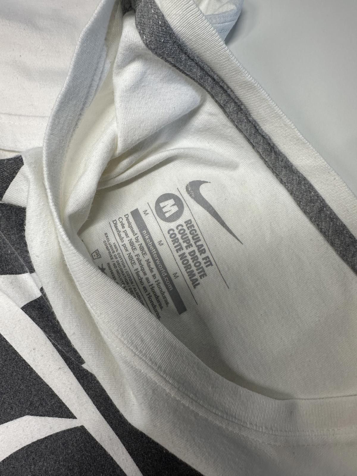Nike Stylish NYC Graphic Tee - Perfect for Casual Wear Size US M / EU 48-50 / 2 - 5 Thumbnail