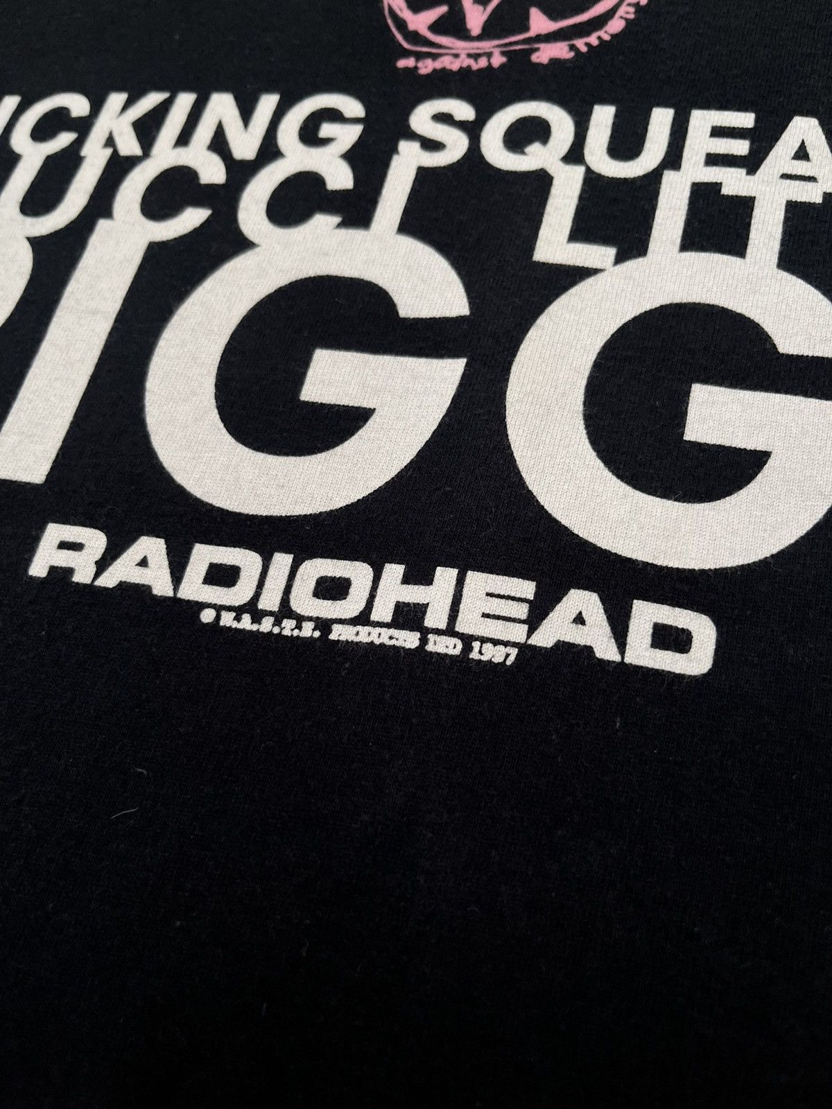 Band Tees RADIOHEAD 1997 KICKING SQUEALING GUCCI LITTLE PIGGY T-SHIRT Size US L / EU 52-54 / 3 - 7 Thumbnail