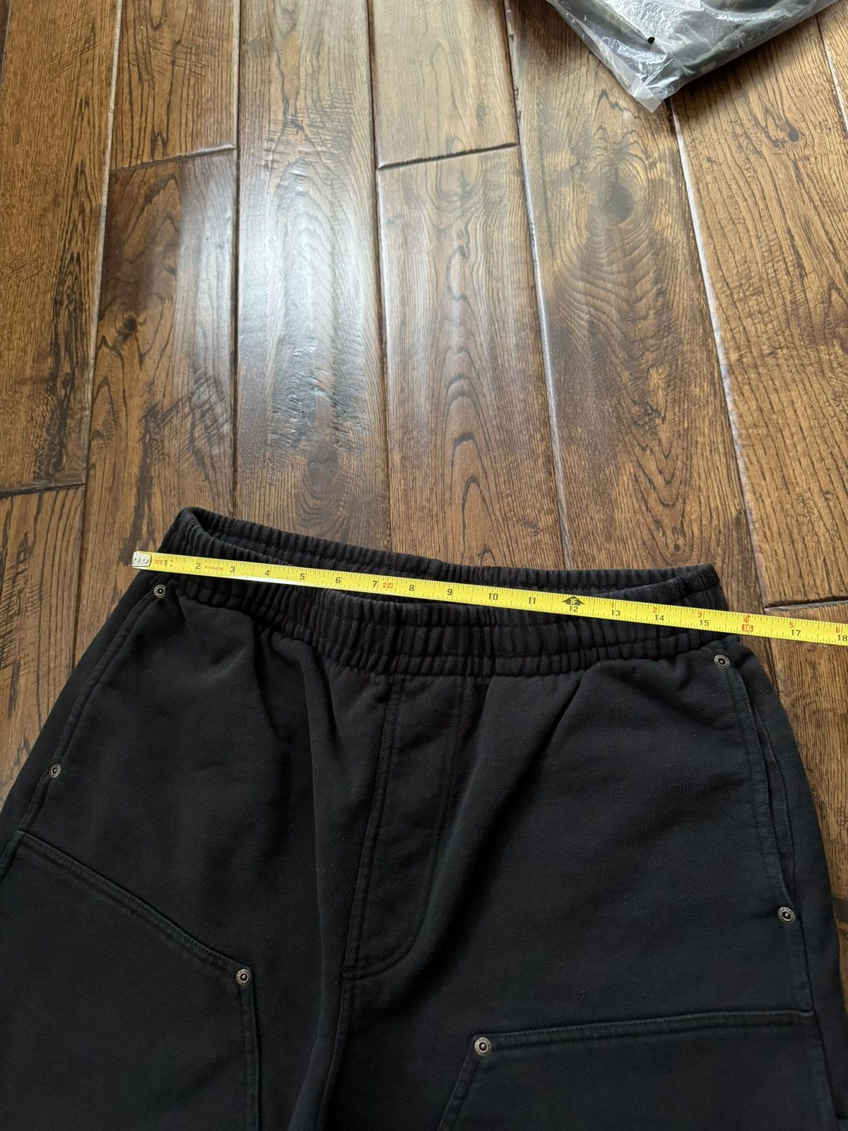 Supreme Supreme Double Knee Painter Sweatshorts Black Size US 32 / EU 48 - 3 Thumbnail