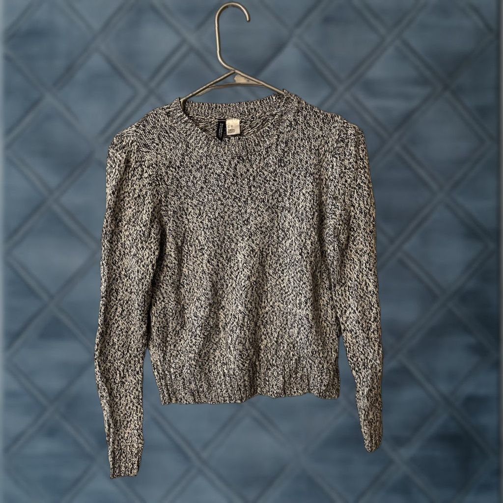 H&M VINTAGE H&M Divided Knit Sweater Women’s XS Oreo Raglan Long Sleeve Crew Neck All Seasons Solid Tight-Knit Relaxed Pullover Size XS / US 0-2 / IT 36-38 - 1 Thumbnail