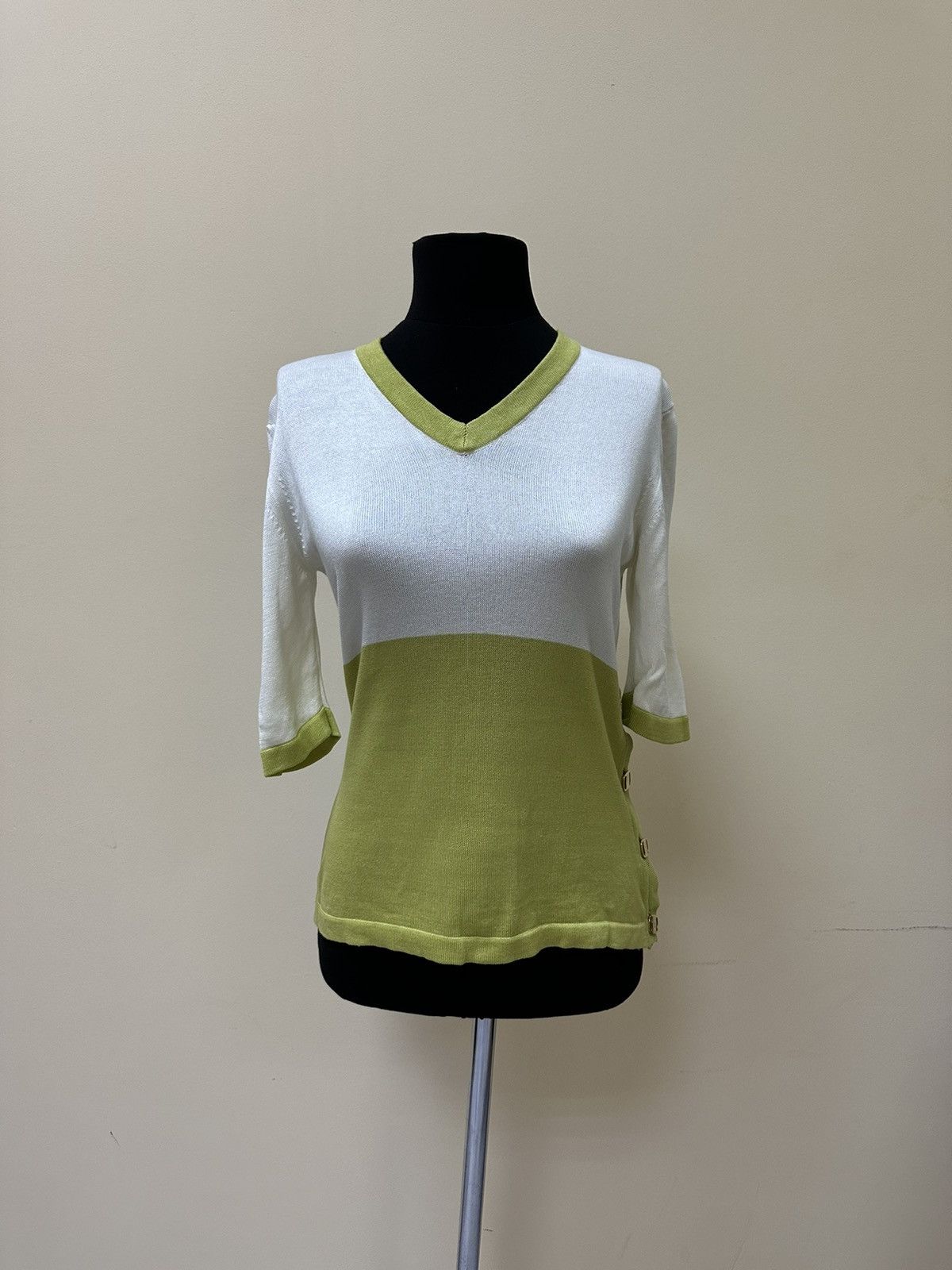 Salvatore Ferragamo T-shirt Short Sleeve Salvatore Ferragamo size XS Italy Size XS / US 0-2 / IT 36-38 - 1 Thumbnail