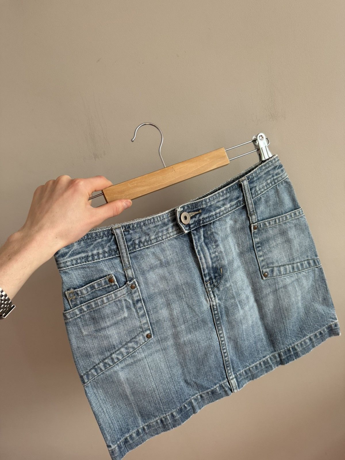 Vintage Denim Mini Skirt Y2K Low Rise Faded Wash Size 28" / US 6 / IT 42 - 4 Thumbnail