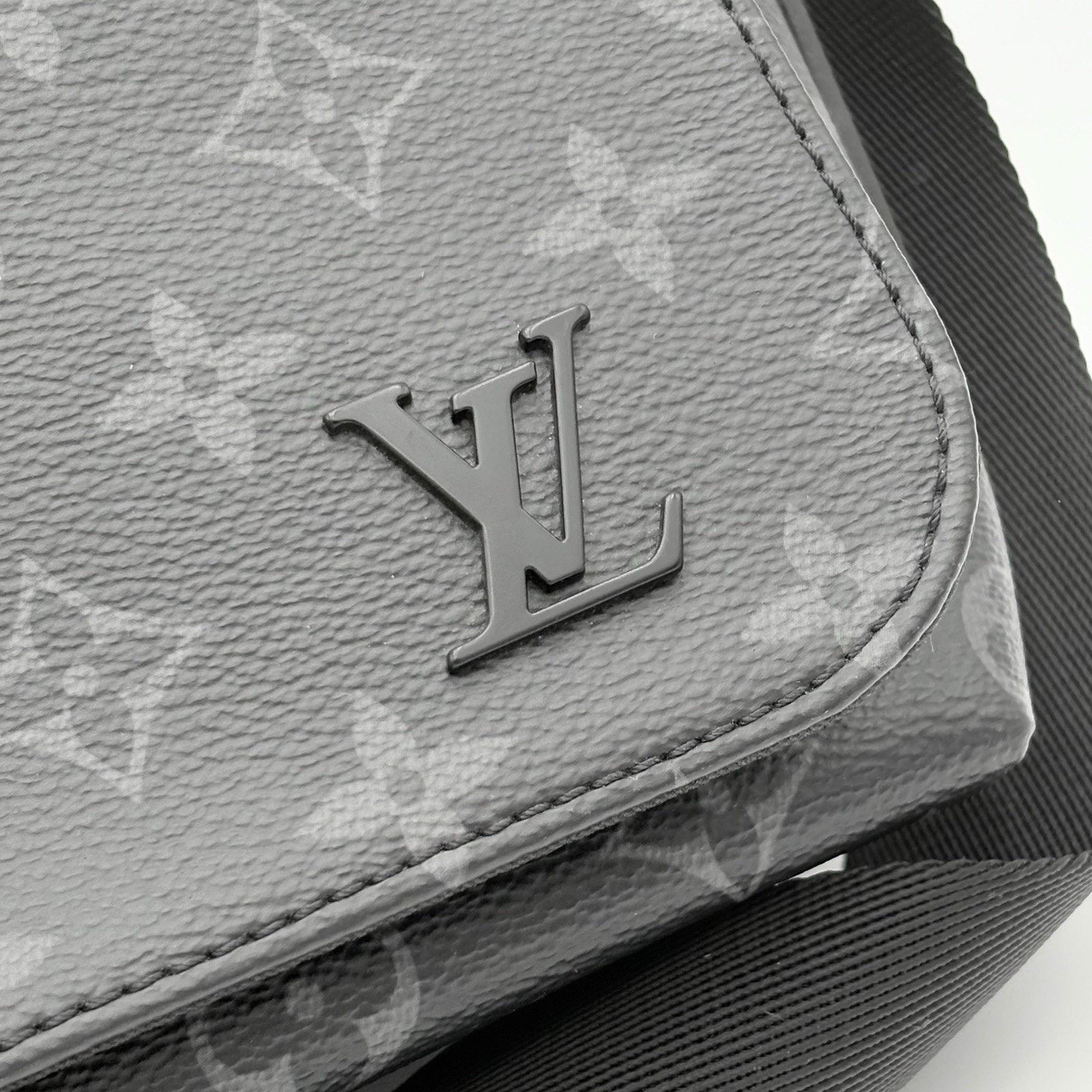 Louis Vuitton District Monogram Eclipse Messenger Bag | SUPER CLEAN! Size ONE SIZE - 11 Thumbnail