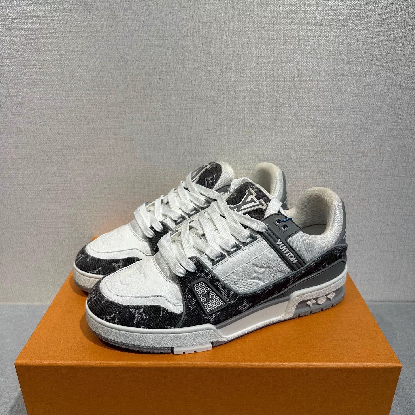 Louis Vuitton lv Trainer gray white denim 41 99 New Size US 8 / EU 41 - 1 Thumbnail