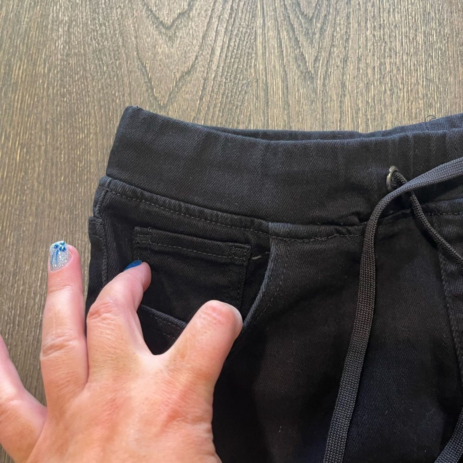 Guess NWOT Guess Black Distressed Denim Shorts Drawstring Size S Size 26" / US 2 / IT 38 - 5 Thumbnail