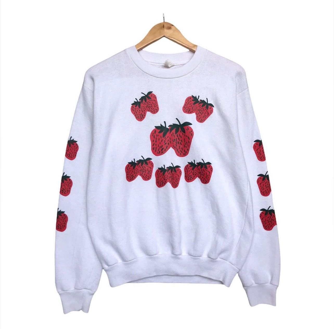 Vintage Vintage 90s Art Allover Strawberry Sweatshirt Medium Size US S / EU 44-46 / 1 - 1 Thumbnail