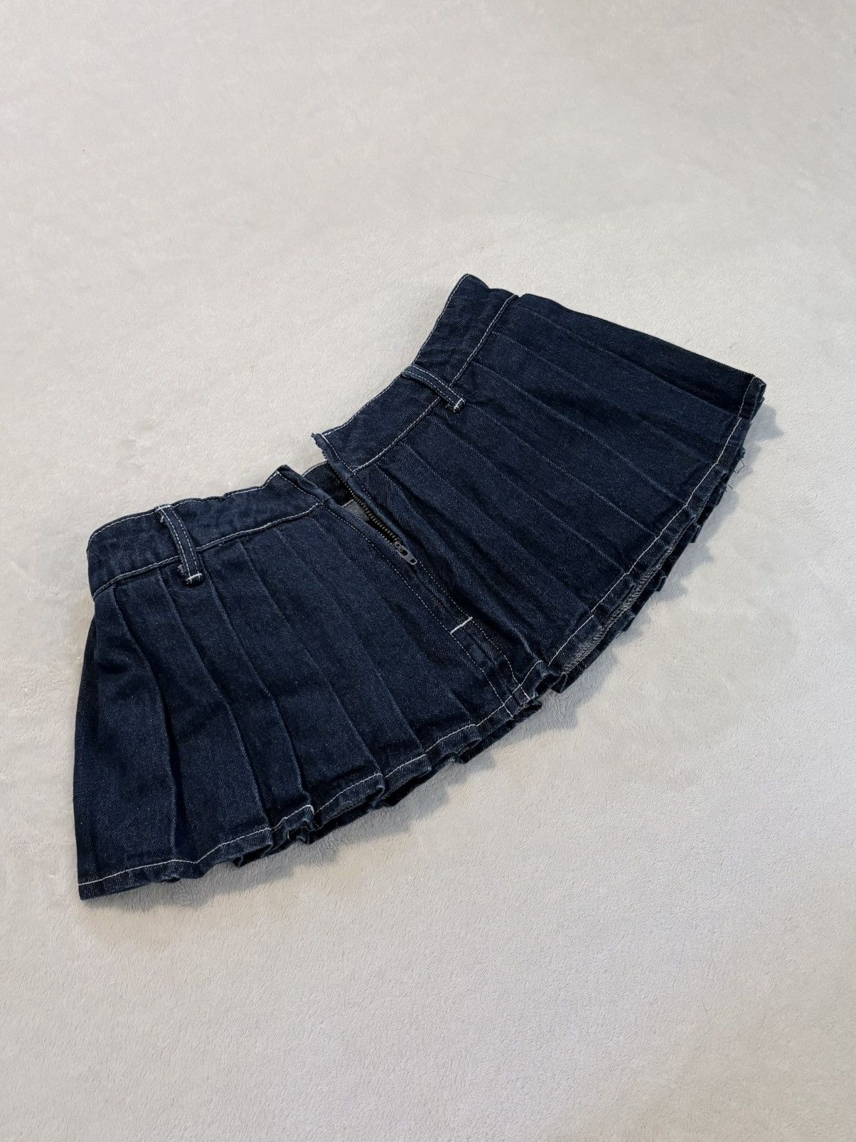 Lioness Lioness dark wash pleated denim mini skirt XS Size 30" / US 8 / IT 44 - 3 Thumbnail