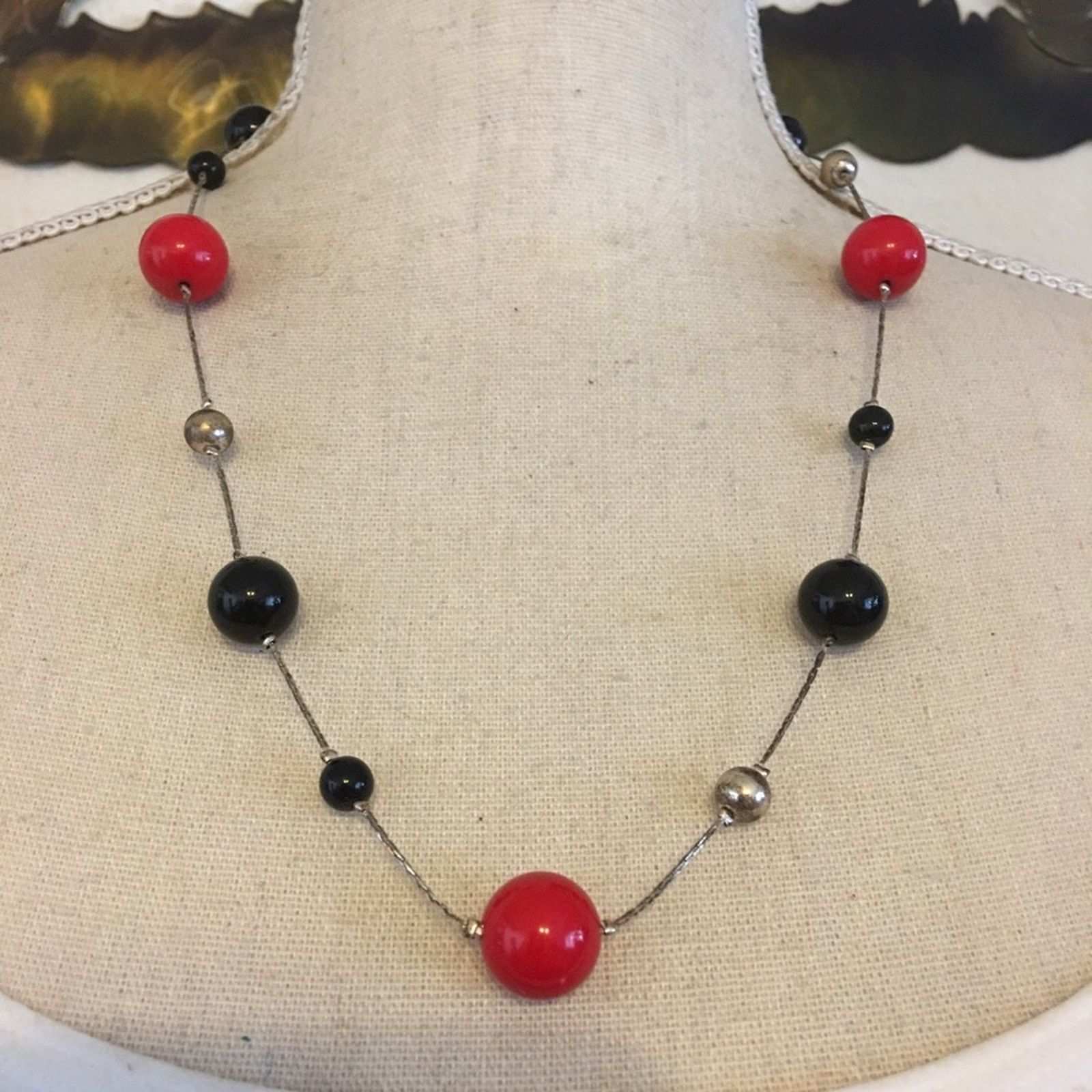 Vintage Vintage red black and gold beads on chain necklace Size ONE SIZE - 1 Thumbnail