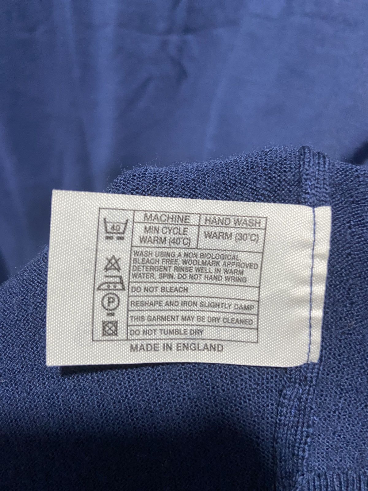 John Smedley John Smedley Fine Merino Wool v neck Jumper Size US M / EU 48-50 / 2 - 7 Thumbnail