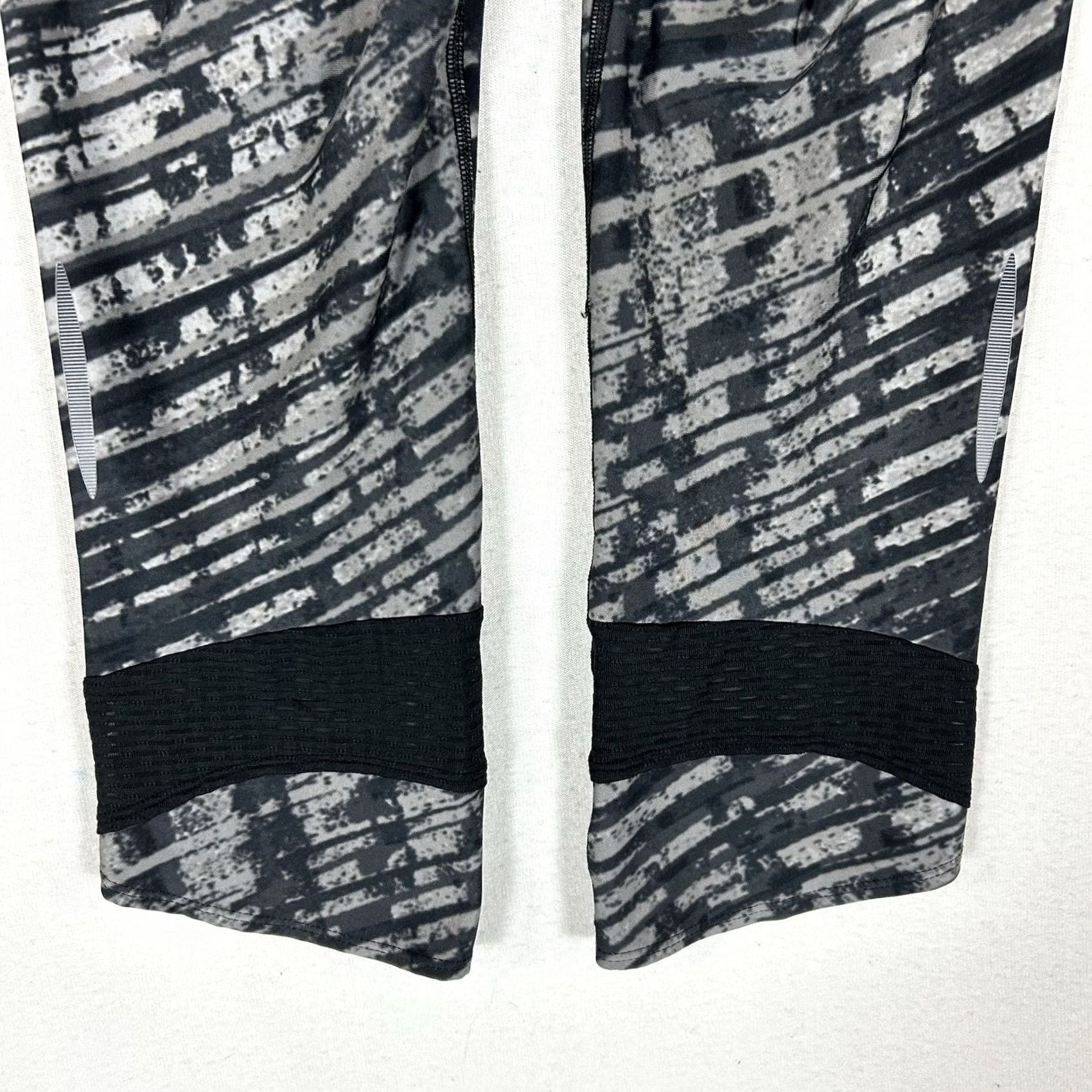 Under Armour Under Armour Heat Gear Compression Capri Leggings Womens Small Running Workout Gray Pattern 90s Sports Size 28" / US 6 / IT 42 - 7 Thumbnail