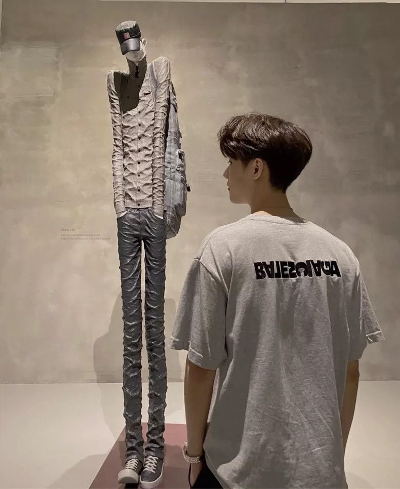 Balenciaga Balenciaga Inverted letter logo embroidered gray short sle Size US S / EU 44-46 / 1 - 9 Thumbnail
