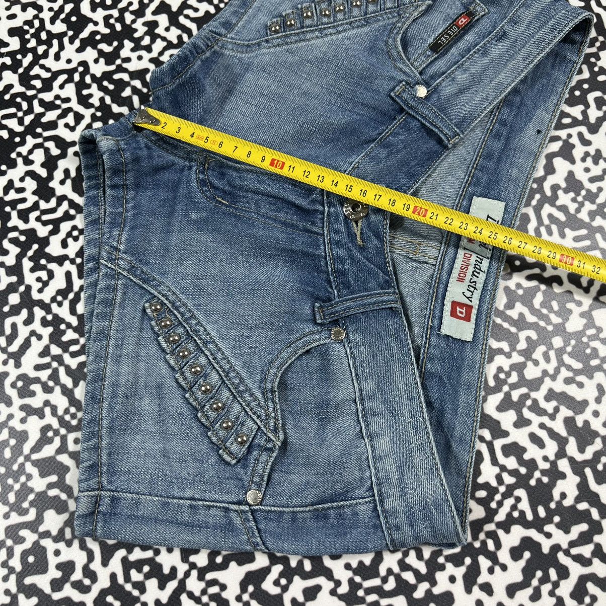Diesel Vintage Y2K Diesel Japanese Style Retro Sexy Denim Shorts Size 30" / US 8 / IT 44 - 24 Thumbnail