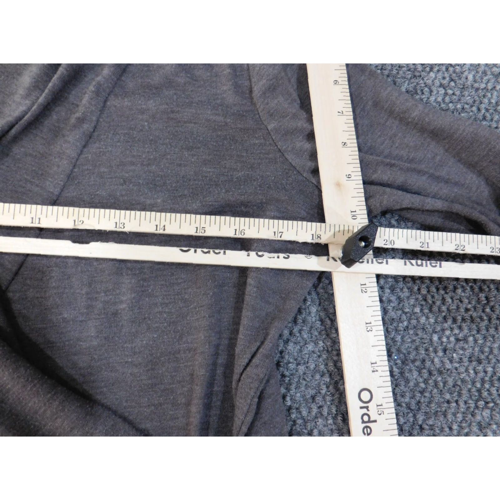 Ann Taylor Ann Taylor Sweater Pullover Women's L Gray Stretch Knit Polyester Rayon Spandex Regular Round Neck Long Sleeve Machine Washable Casual Modern Designer Size L / US 10 / IT 46 - 7 Thumbnail