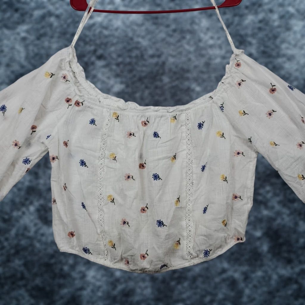 Forever 21 FOREVER 21 Floral Embroidered White Flutter Sleeve Crop Top Women's 2X Festival Apparel Shirt Crop Top Size XXL / US 16-18 / IT 52-54 - 1 Thumbnail
