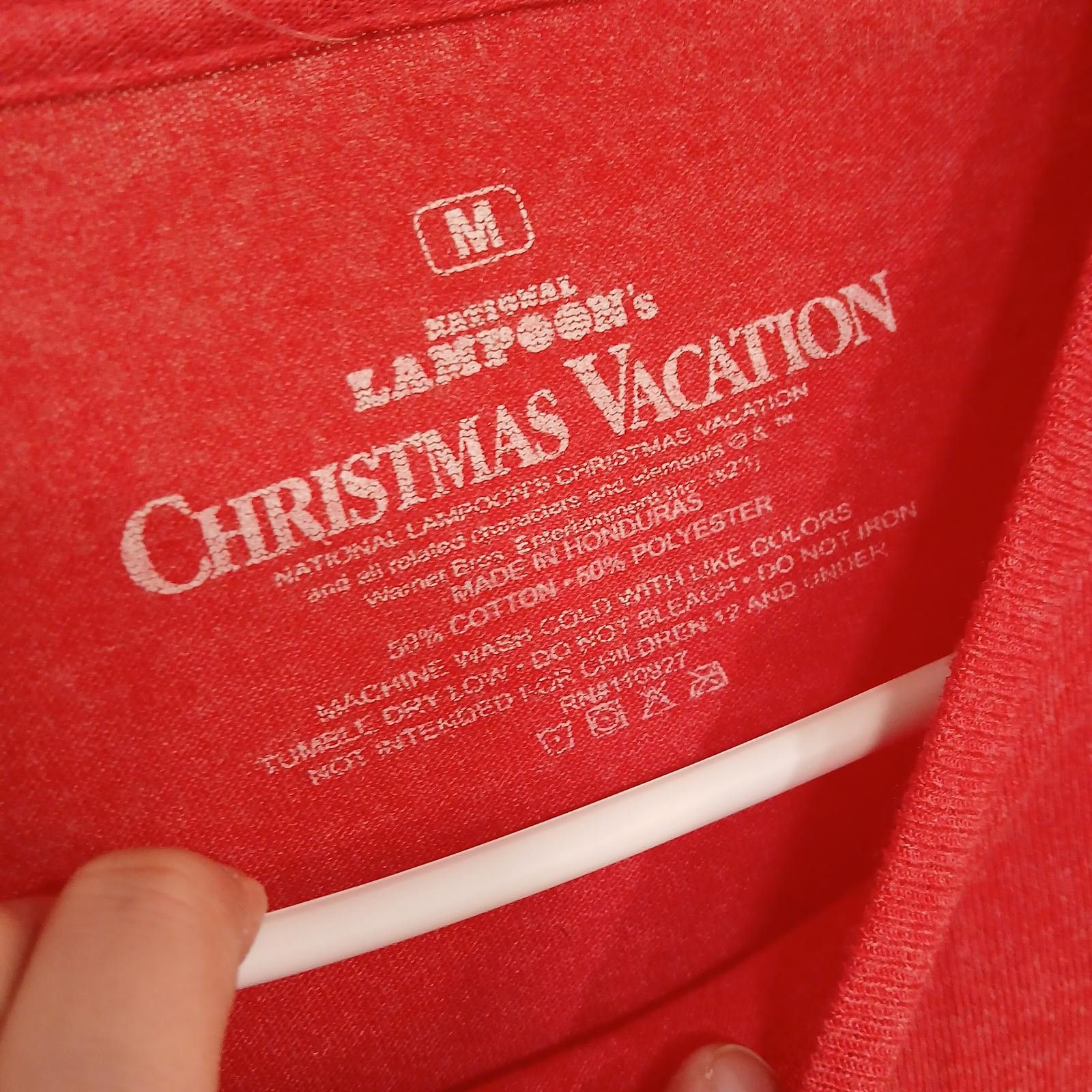 Designer Christmas Vacation NWT T-shirt Red Medium Size ONE SIZE - 6 Thumbnail