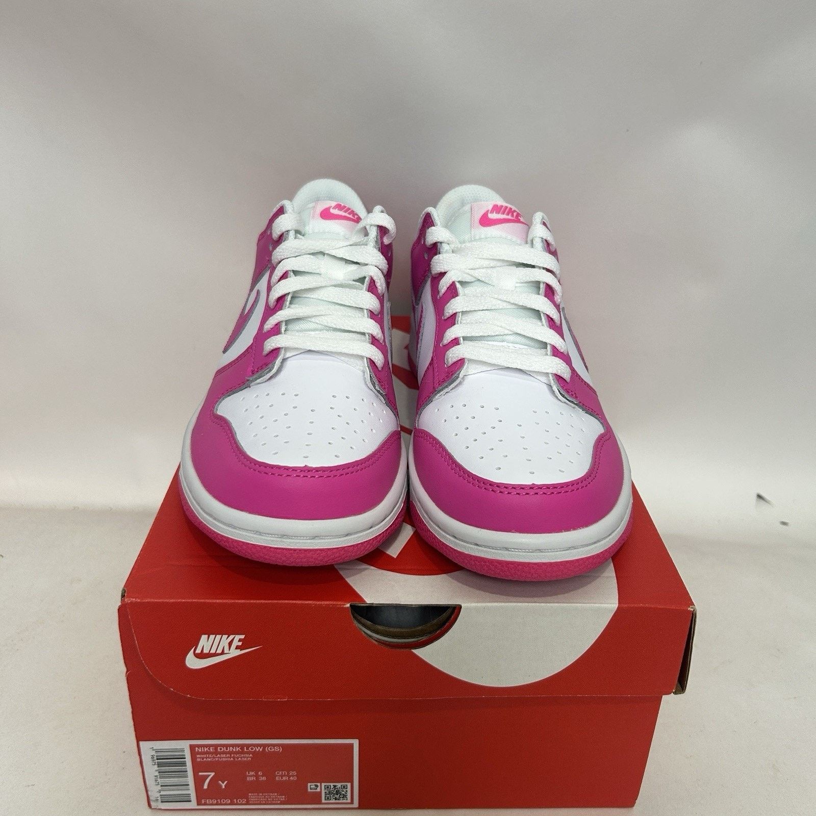 Nike Nike Dunk Low GS “Laser Fuchsia/Barbie” Size US 8.5 / IT 38.5 - 2 Thumbnail