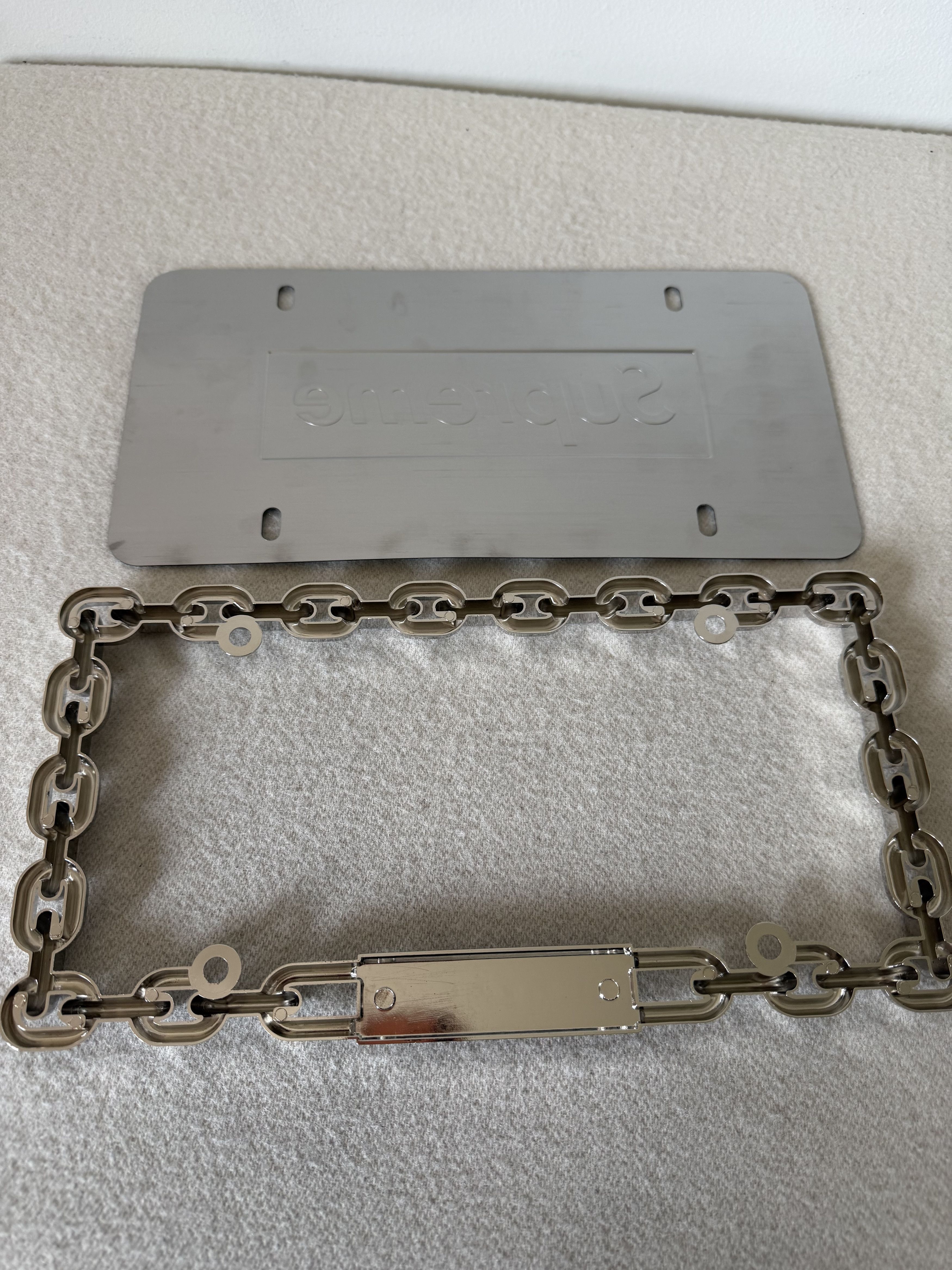 Supreme Supreme Chain License Plate Frame in Silver Size ONE SIZE - 3 Thumbnail