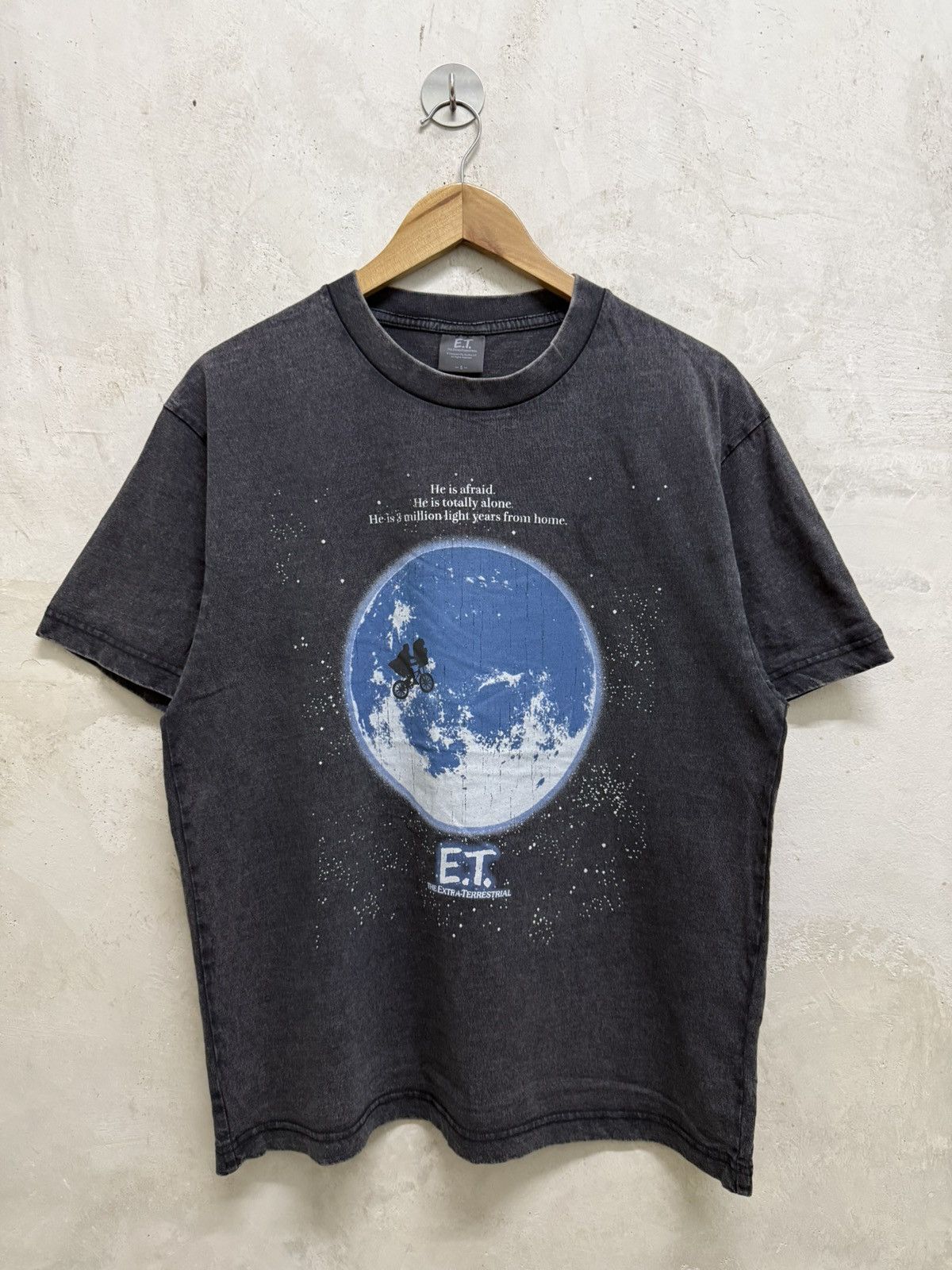 Japanese Brand E.T Extra Terrestrial Alien Movie Tees Size US M / EU 48-50 / 2 - 1 Thumbnail