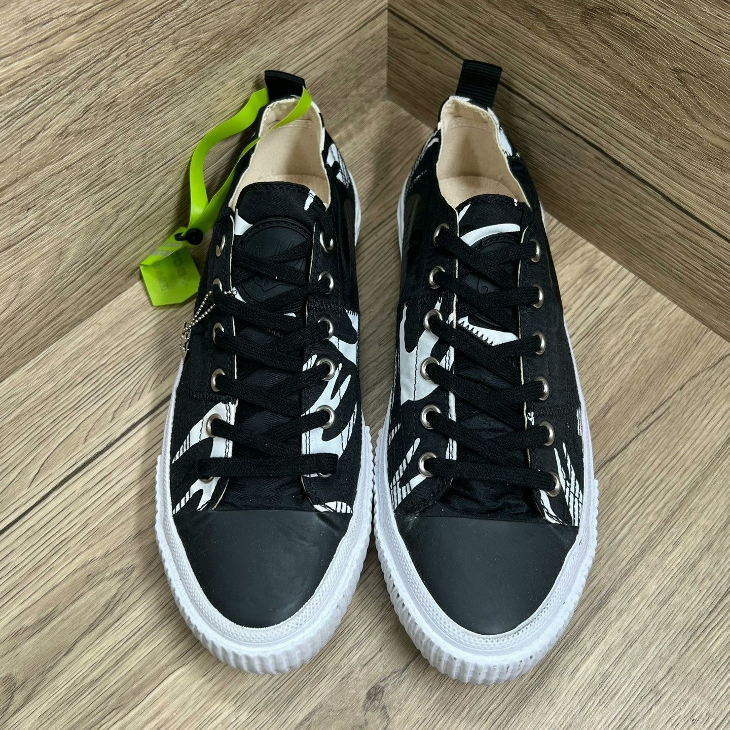 Alexander McQueen Alexander McQueen Black Swallow Sneakers Size US 8 / EU 41 - 4 Thumbnail