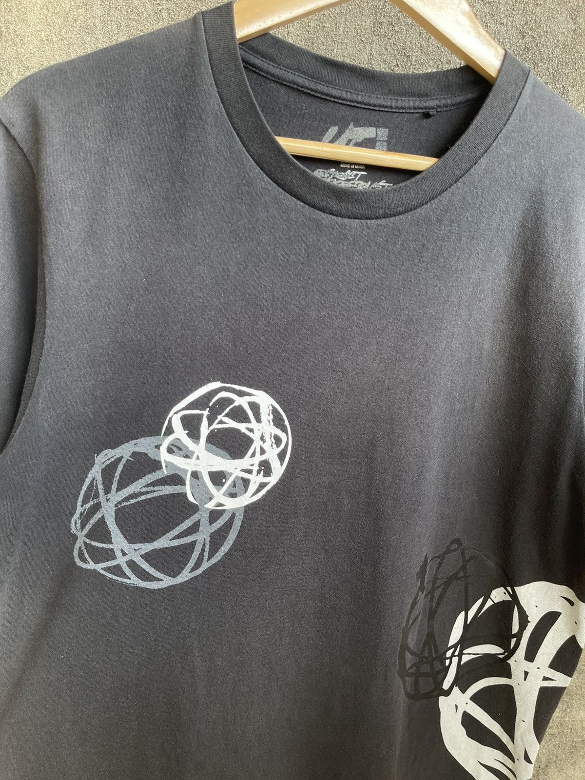 Futura × Uniqlo Hype🔥FUTURA✖️UNIQLO🔥Sun Faded Art Tshirt Size US L / EU 52-54 / 3 - 5 Thumbnail