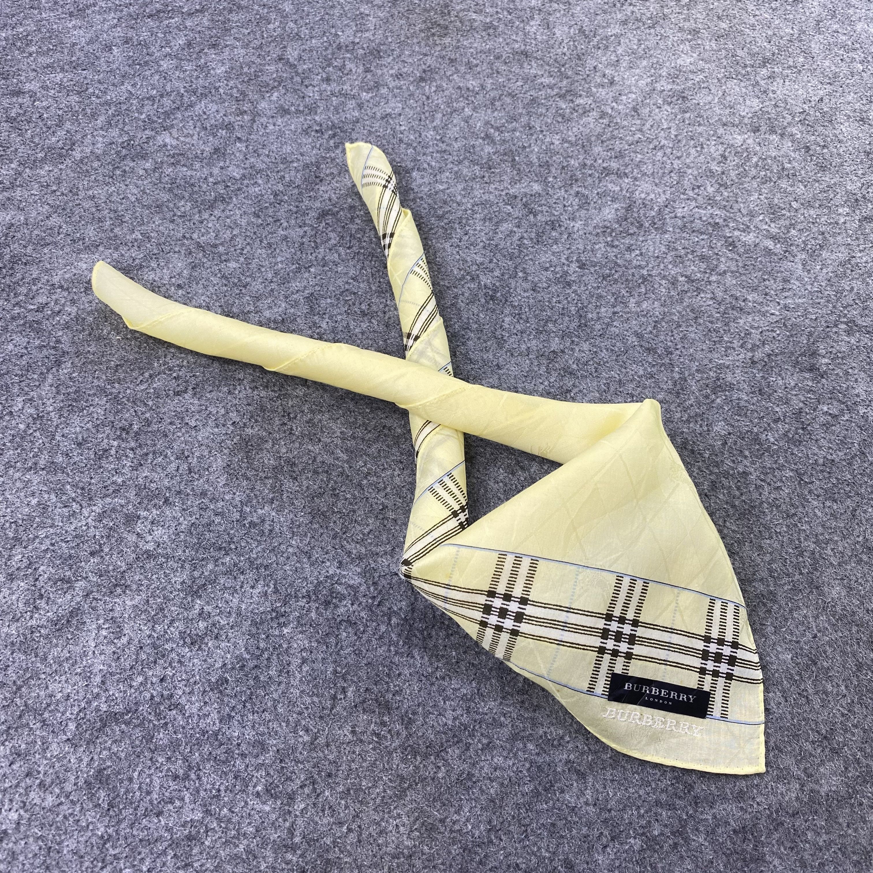 Burberry Burberry Handkerchief Neckerchief Bandana-B1644 Size ONE SIZE - 1 Thumbnail